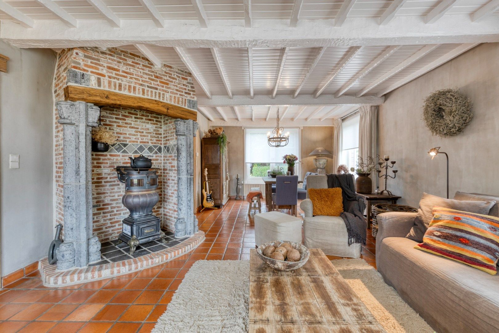 Ruime goed onderhouden woning op een prachtig perceel met praktijk mogelijkheid foto 4