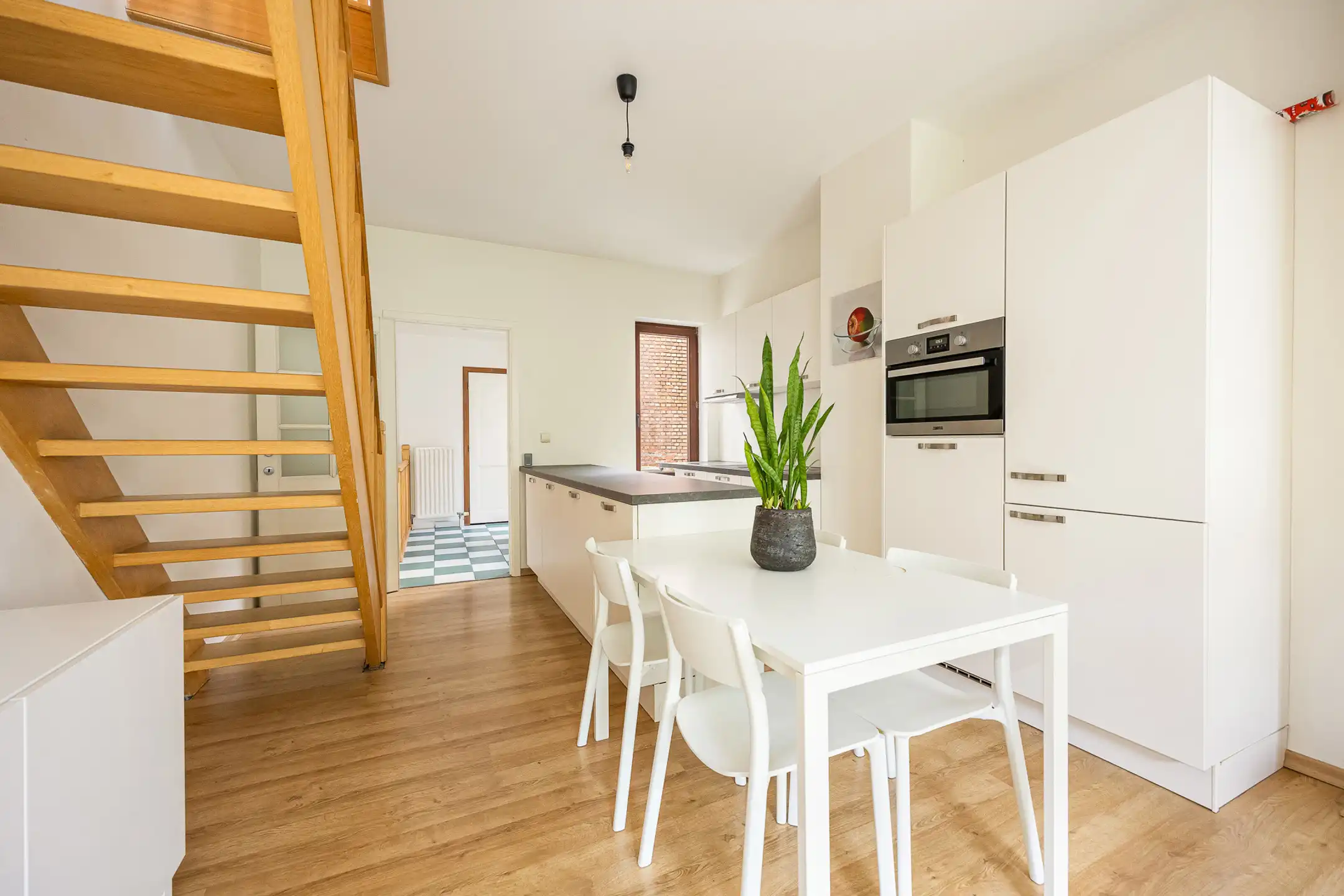 Handelsruimte met instapklaar duplex app nabij Grote Markt. foto 13