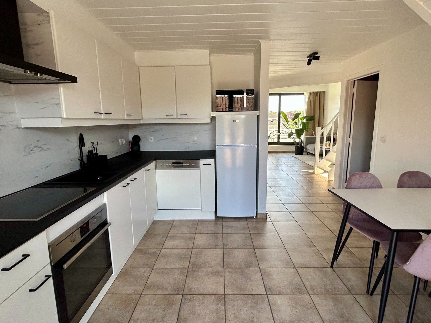 Gezellig 2-slaapkamerappartement te huur in Lichtaart! foto 2