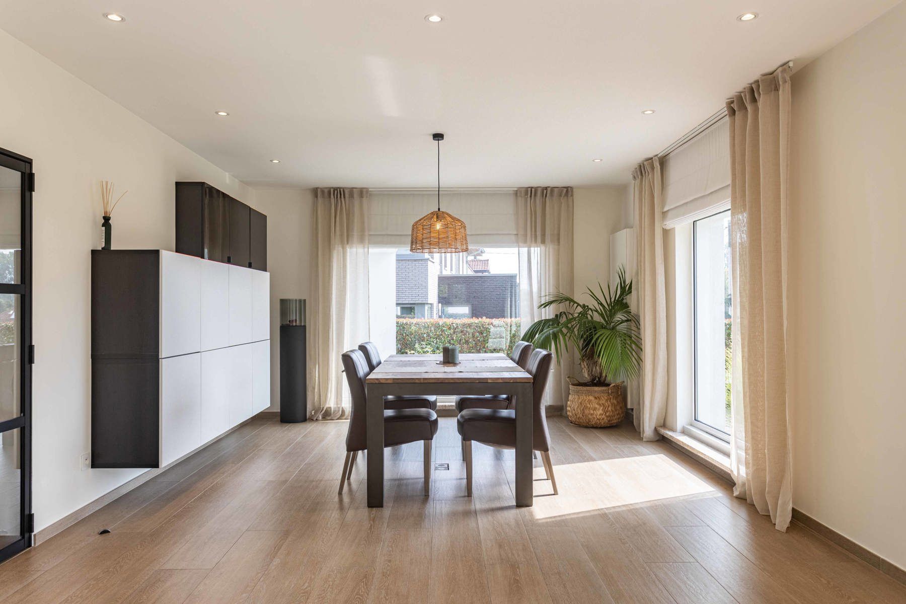 EXCLUSIEVE VILLA MET ZWEMBAD EN PRACHTIGE TUIN! foto 8