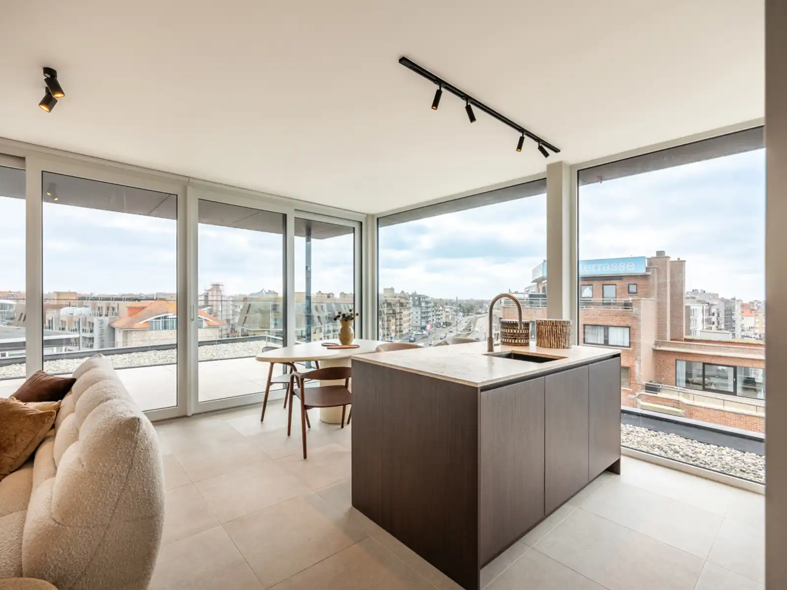 Prachtige penthouse met zonneterras en zeezicht foto 3