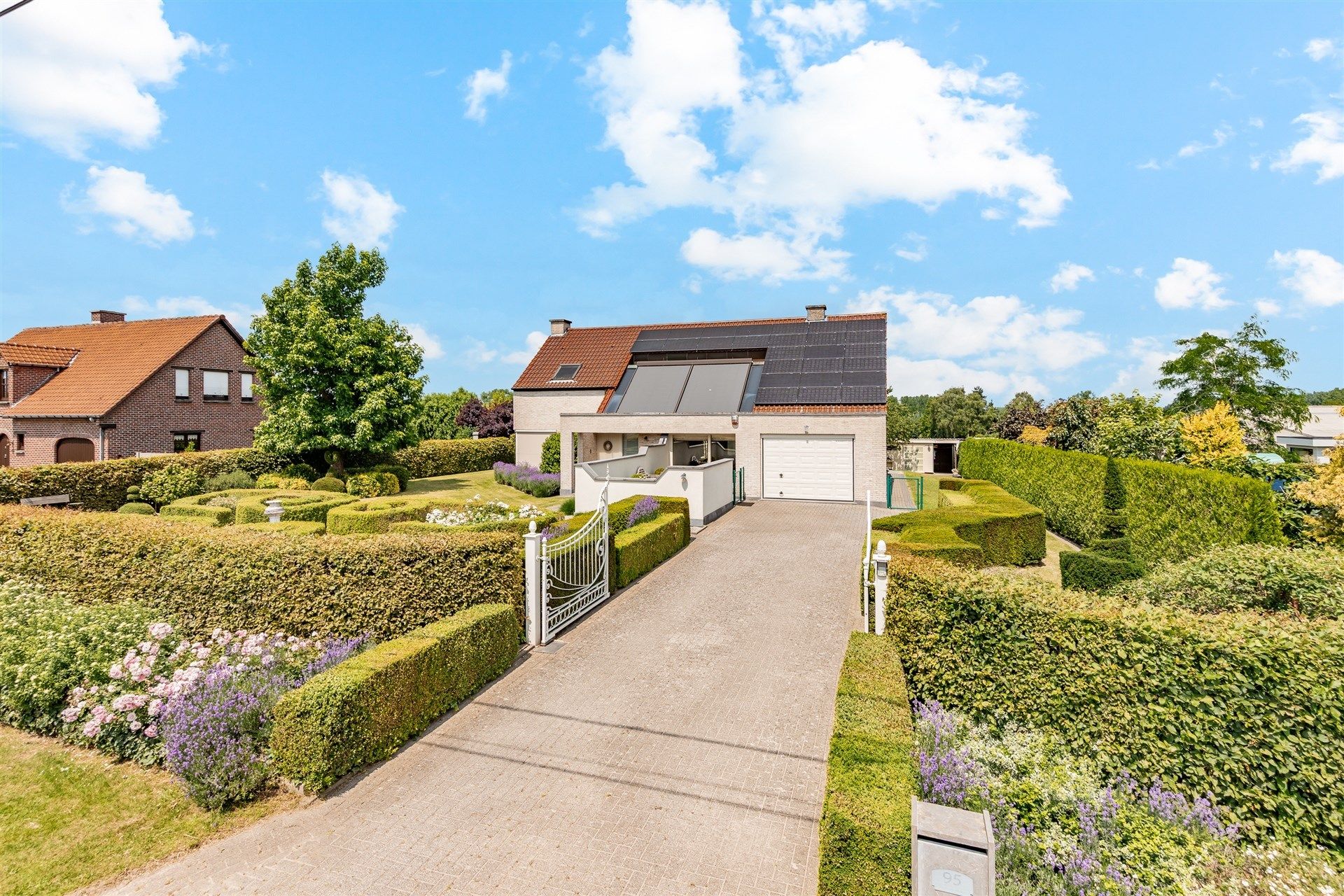 Hoofdfoto van de publicatie: Sublieme villa met 4 slks en uniek uitzicht