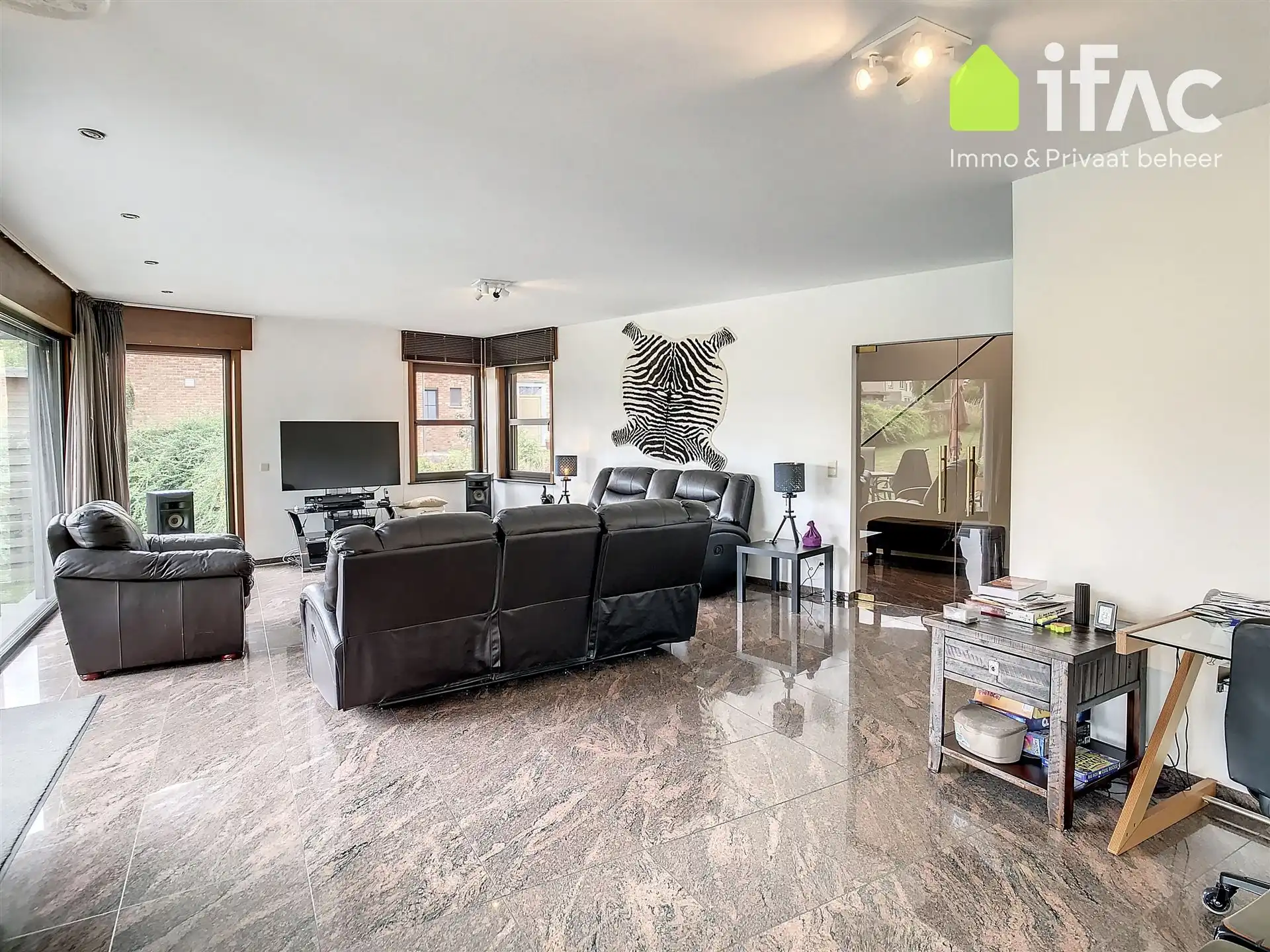 Uitstekend gelegen villa met 5 slaapkamers en prachtige tuin foto 12