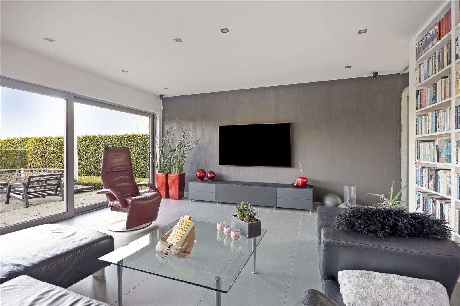 Ruime woning te koop met 5 slaapkamers foto 3