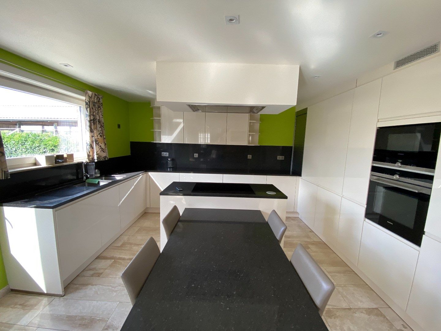 Alleenstaande woning met 4 slaapkamers en grote tuin foto 7