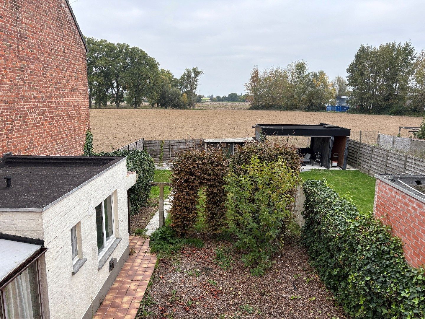 Sterke woning in beton met 3 garages, landelijke verzichten in Hulste. foto 2