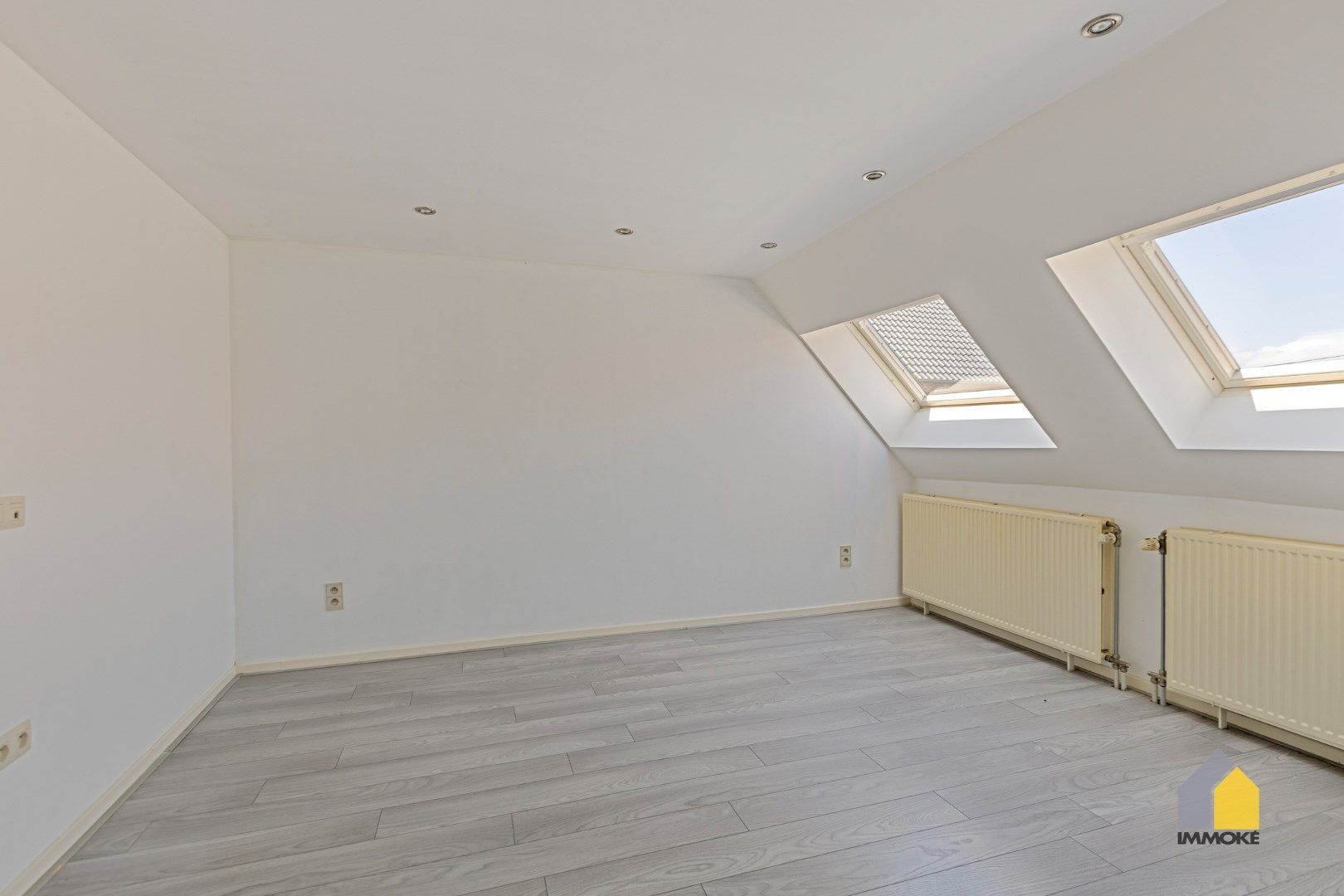 Halfvrijstaande woning met 3 slpks en grote polyvalente ruimte op perceel van 5 a 25 ca. foto 12