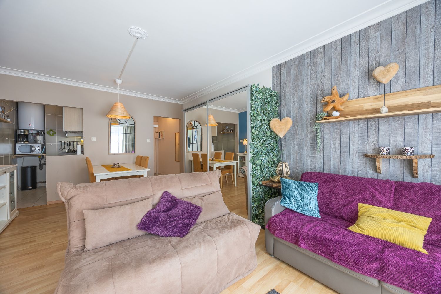 Knusse studio met zijdelings zeezicht in goede staat! foto 5