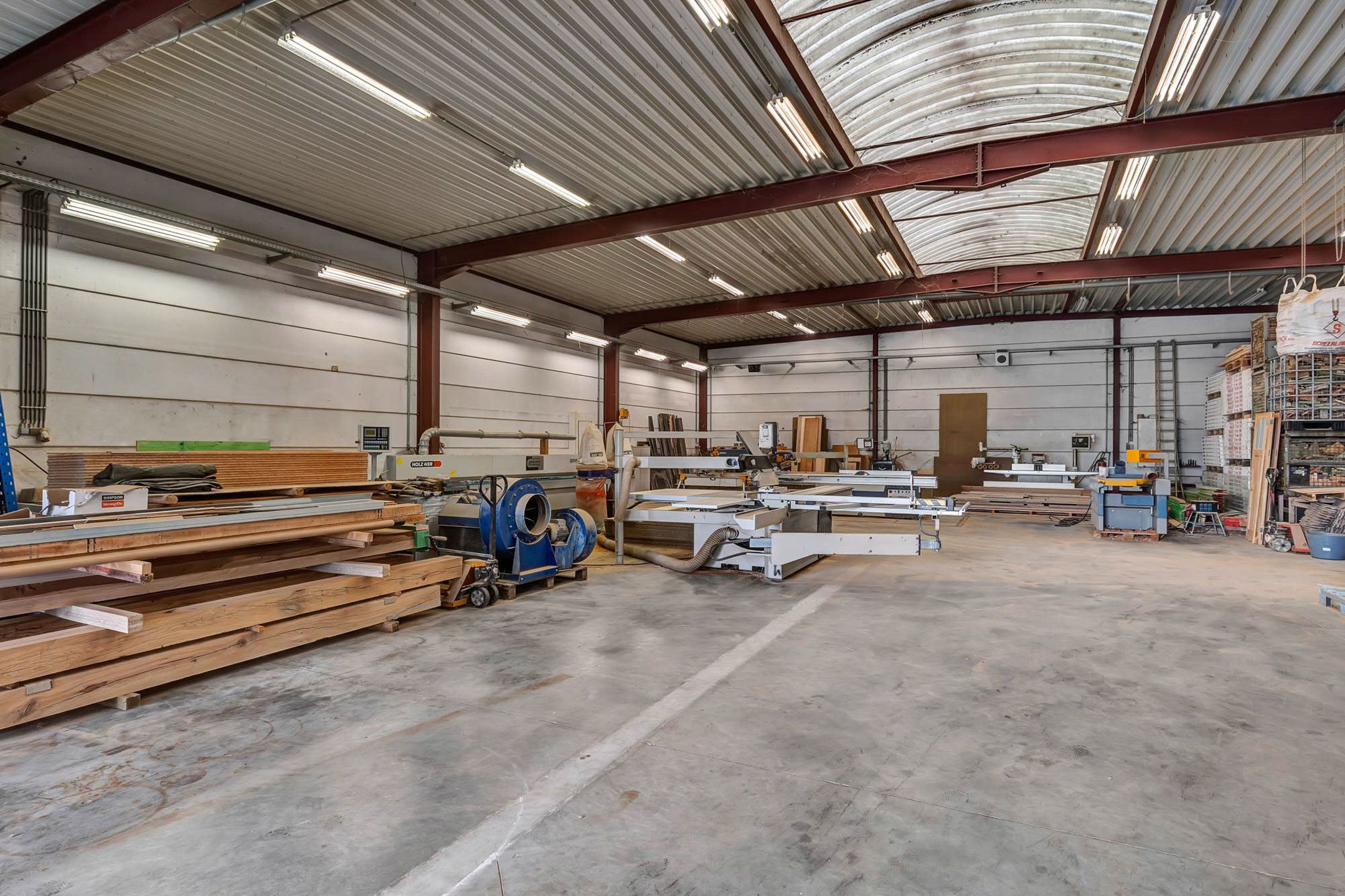 Loods (600m²)  met woonmogelijkheid op rustige locatie foto 12