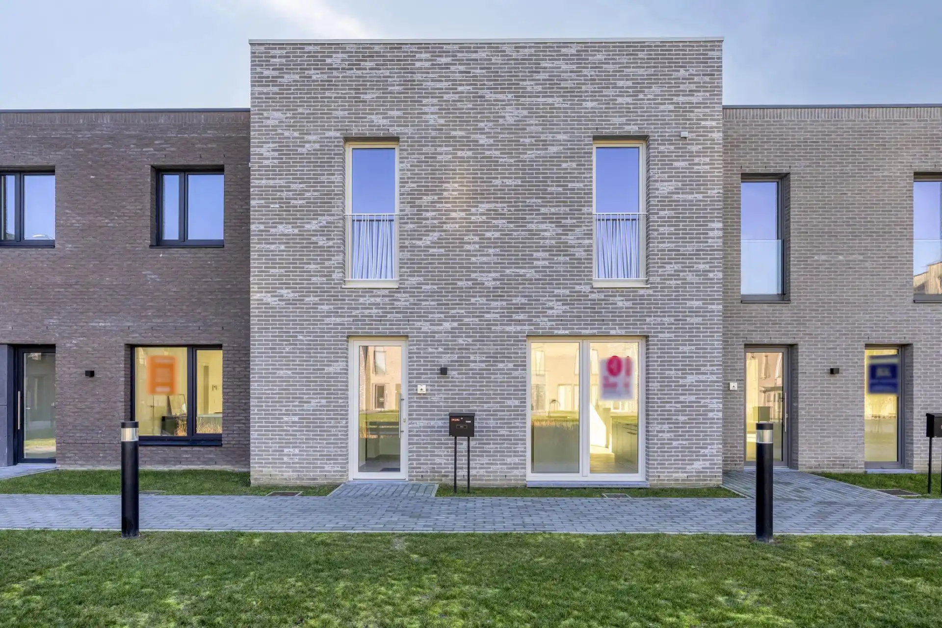 RUIME NIEUWBOUWWONING VAN 170 M² MET 3 SLPK IN SINT-LAMBRECHTS-HERK foto {{pictureIndex}}