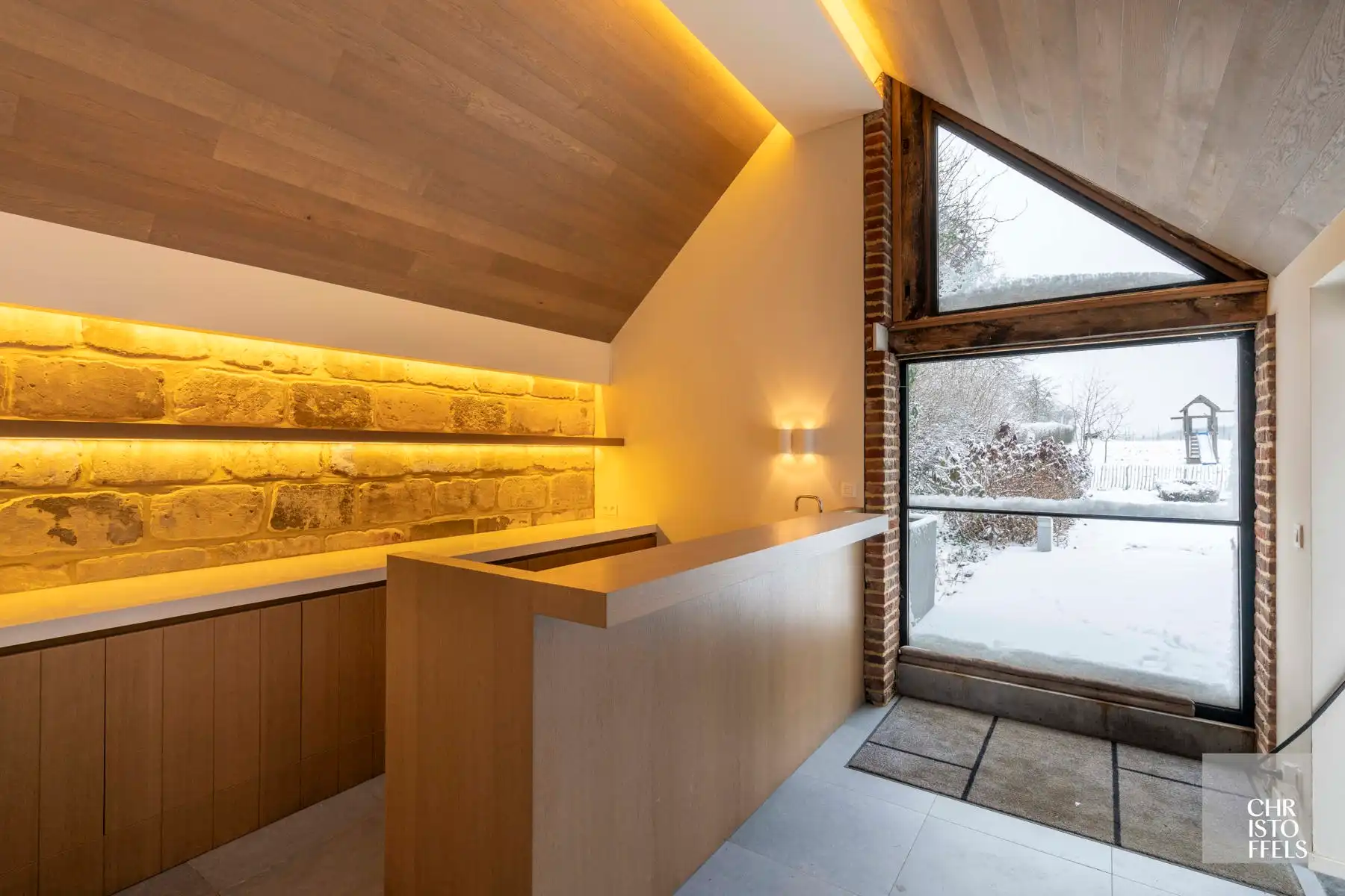 Exclusieve vierkantshoeve met buitenzwembad en vrij uitzicht op perceel van 3.213m² foto 6