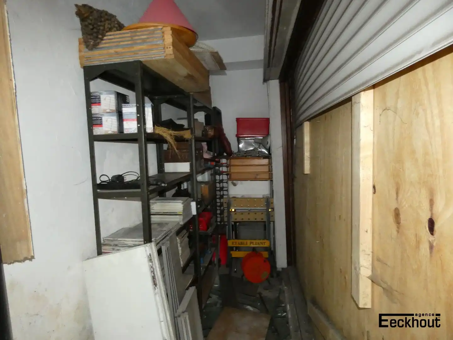 Ruime afgesloten parkeergarage foto 6