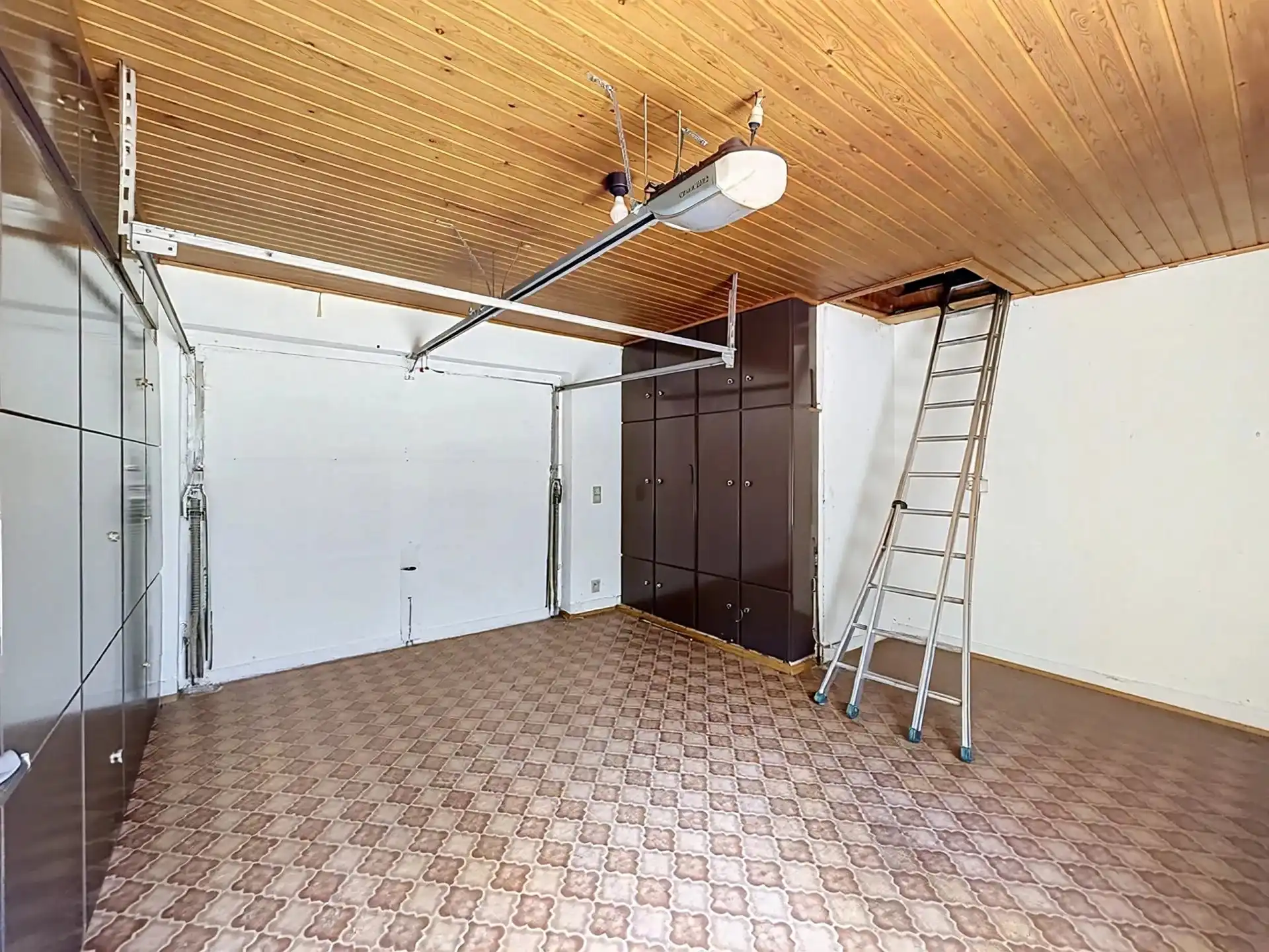 Op te knappen woning met veel mogelijkheden op een mooi perceel. foto 17