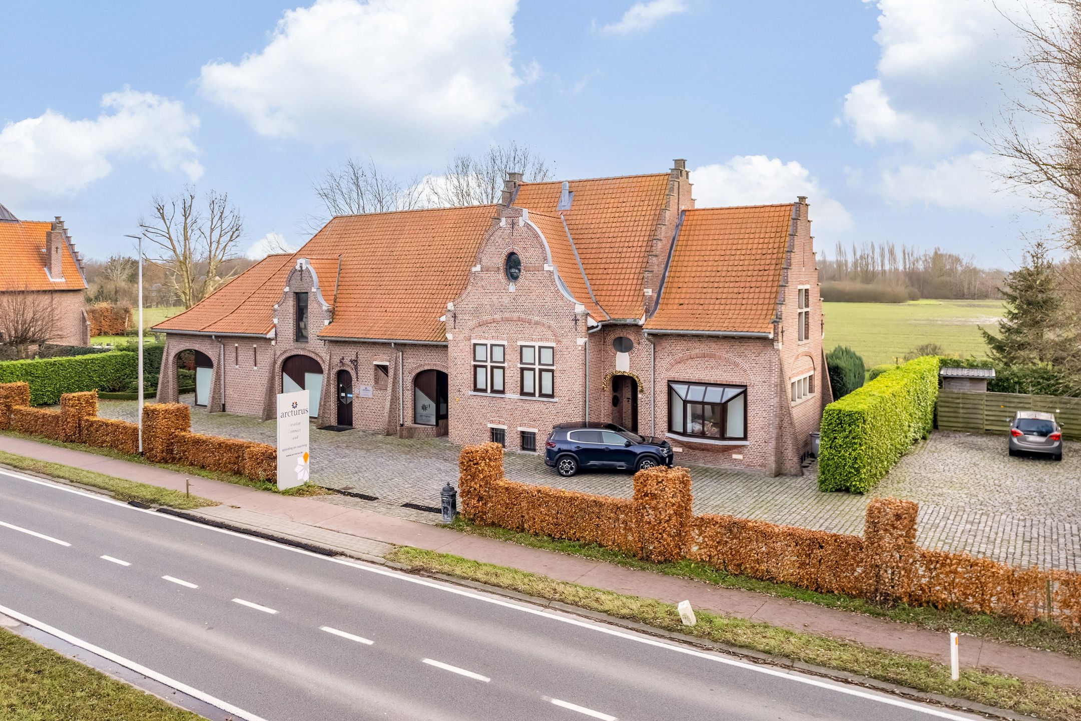 Uitzonderlijke hoeve met apart praktijkgedeelte, zwembad en prachtig zicht op weiland op 2.642m². foto 19