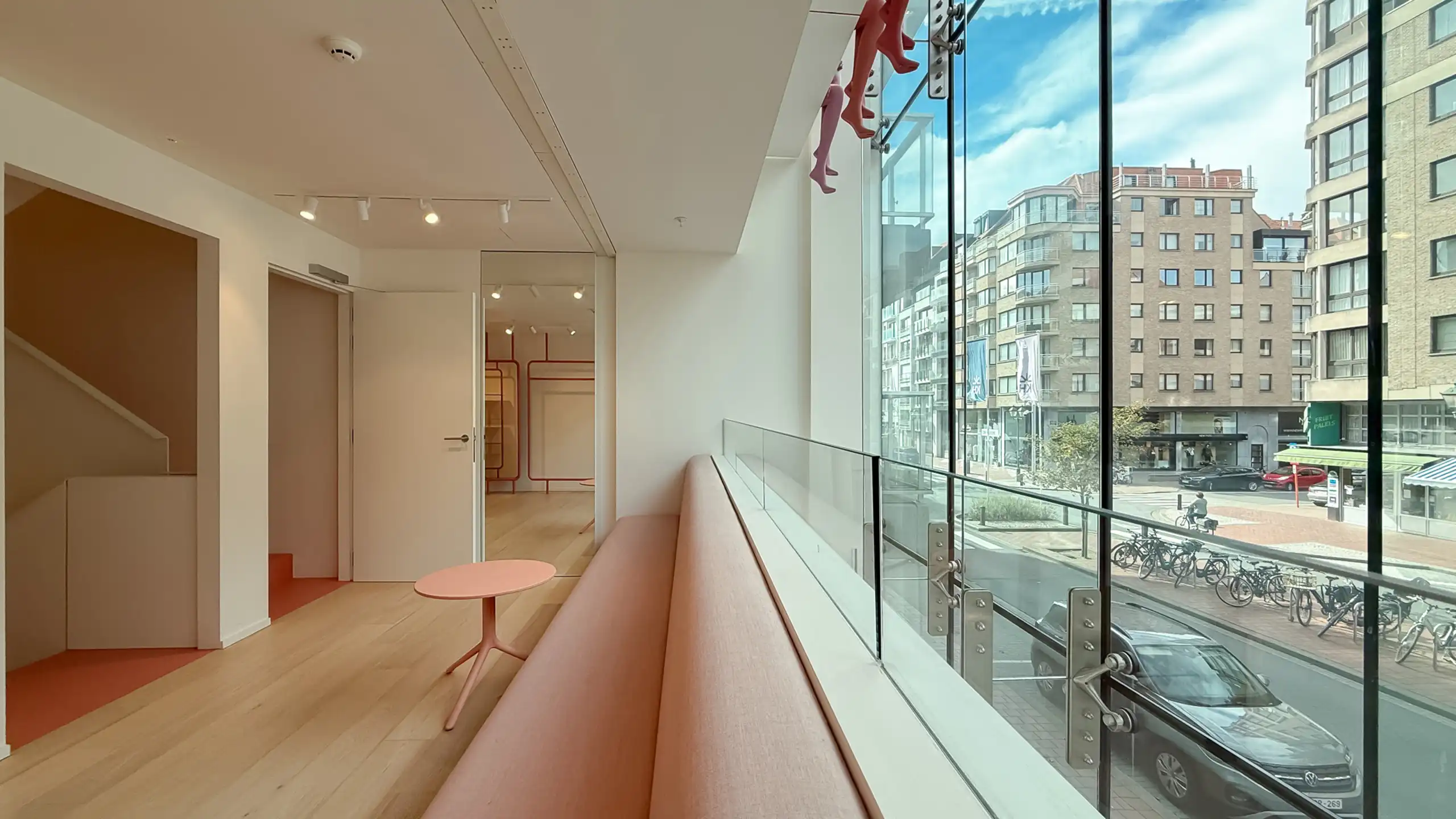 Exclusief winkelpand op toplocatie in de Lippenslaan... foto 2