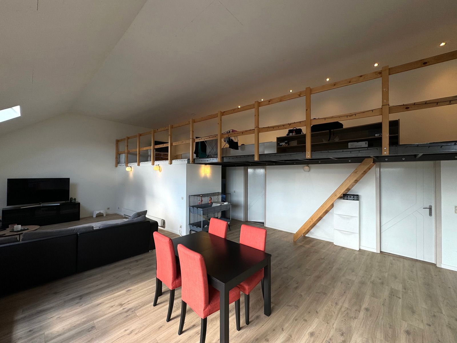 Te huur: ruim appartement in kleinschalig gebouw te Aalst foto 5