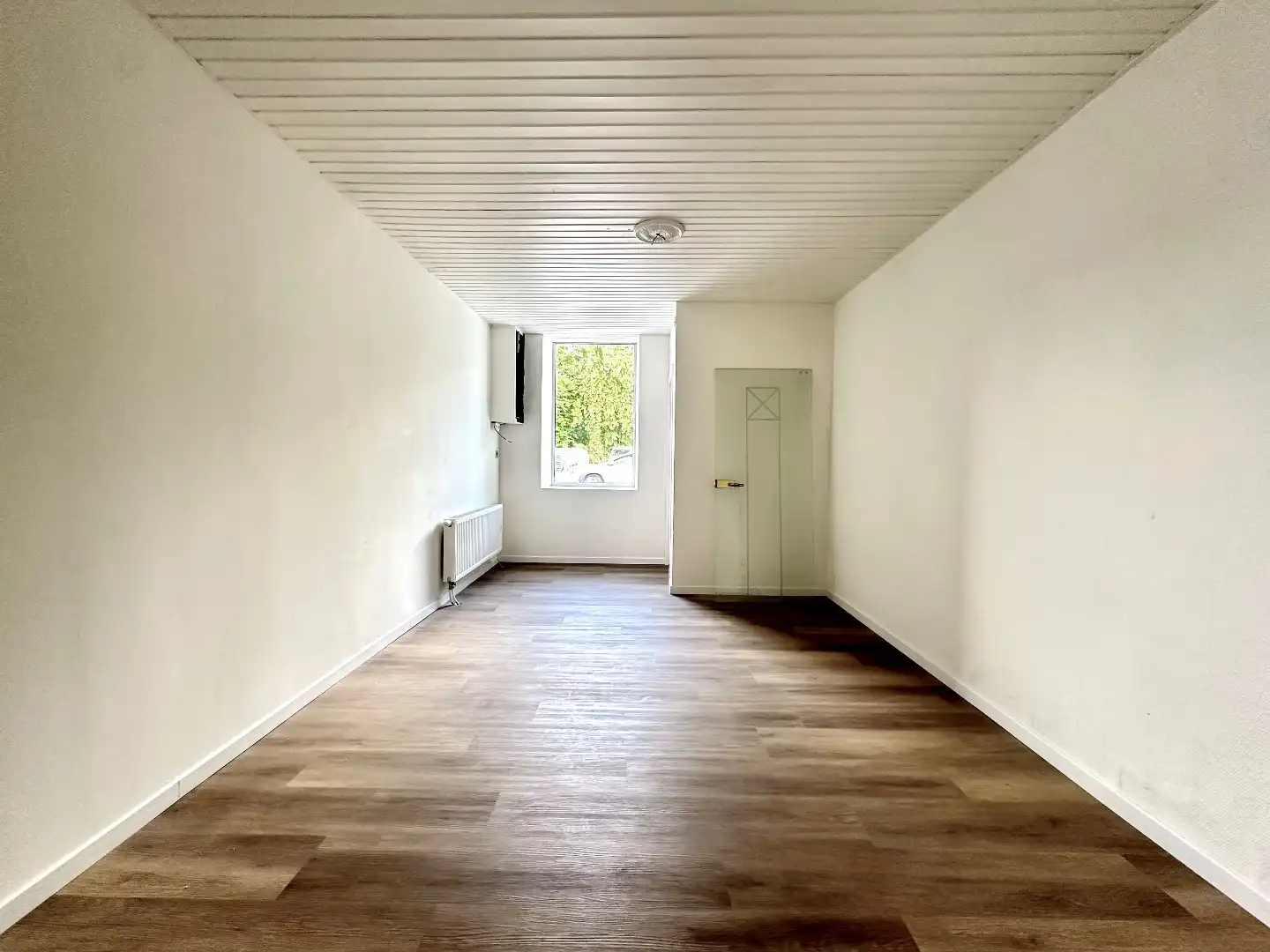 Volledig gerenoveerde woning met 2 slaapkamers en zonnige koer op gunstige ligging in Tongeren foto 4