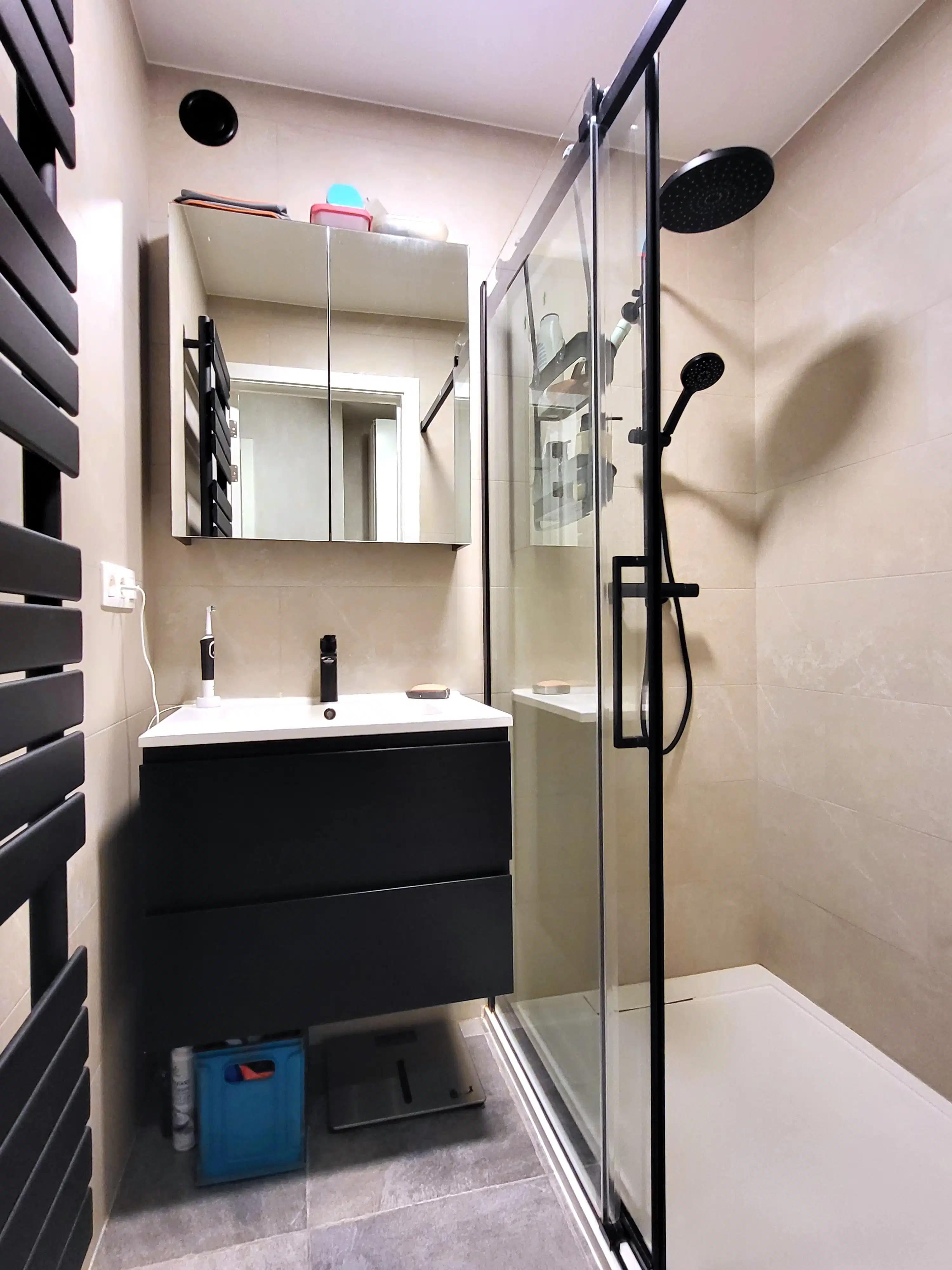 Dit aangename gelijkvloers appartement van bouwjaar 2010 is rustig gelegen in het dorp en biedt comfortabel wonen zonder gemeenschappelijke kosten.  foto 16