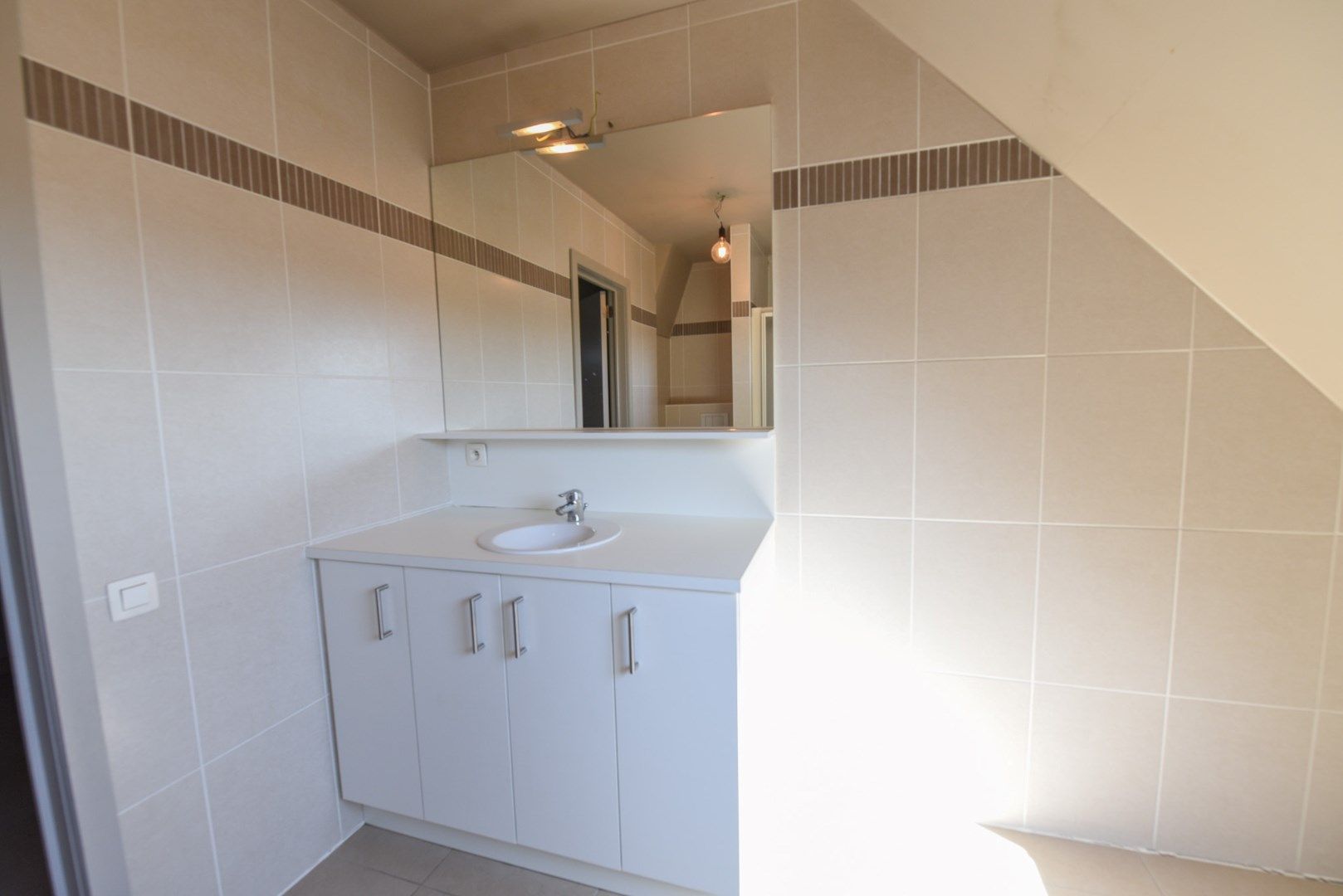 Lichtrijk duplex-appartement op een schitterende ligging in Centrum Waregem met garage! foto 9