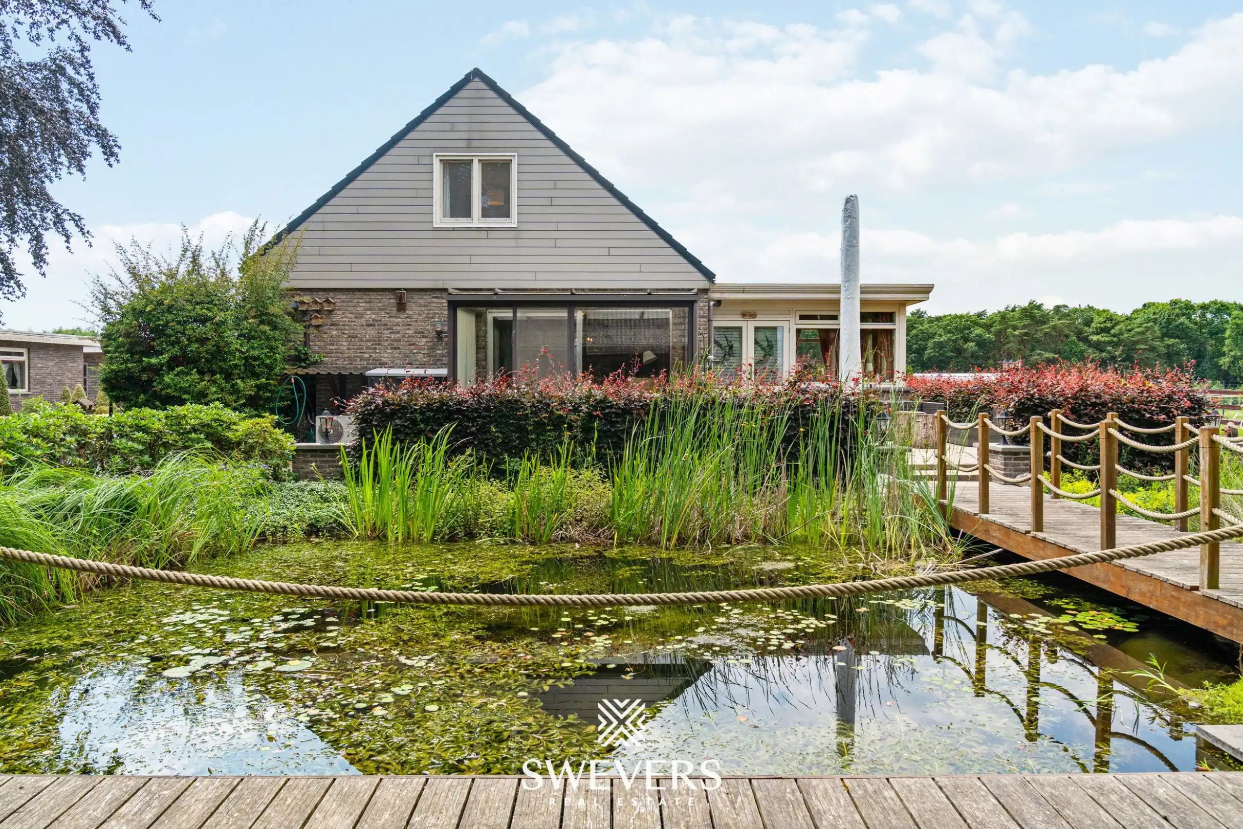 Uniek gerenoveerde hoeve op 6.661 m² met zes slaapkamers, loods en volledige paardeninfrastructuur foto 3