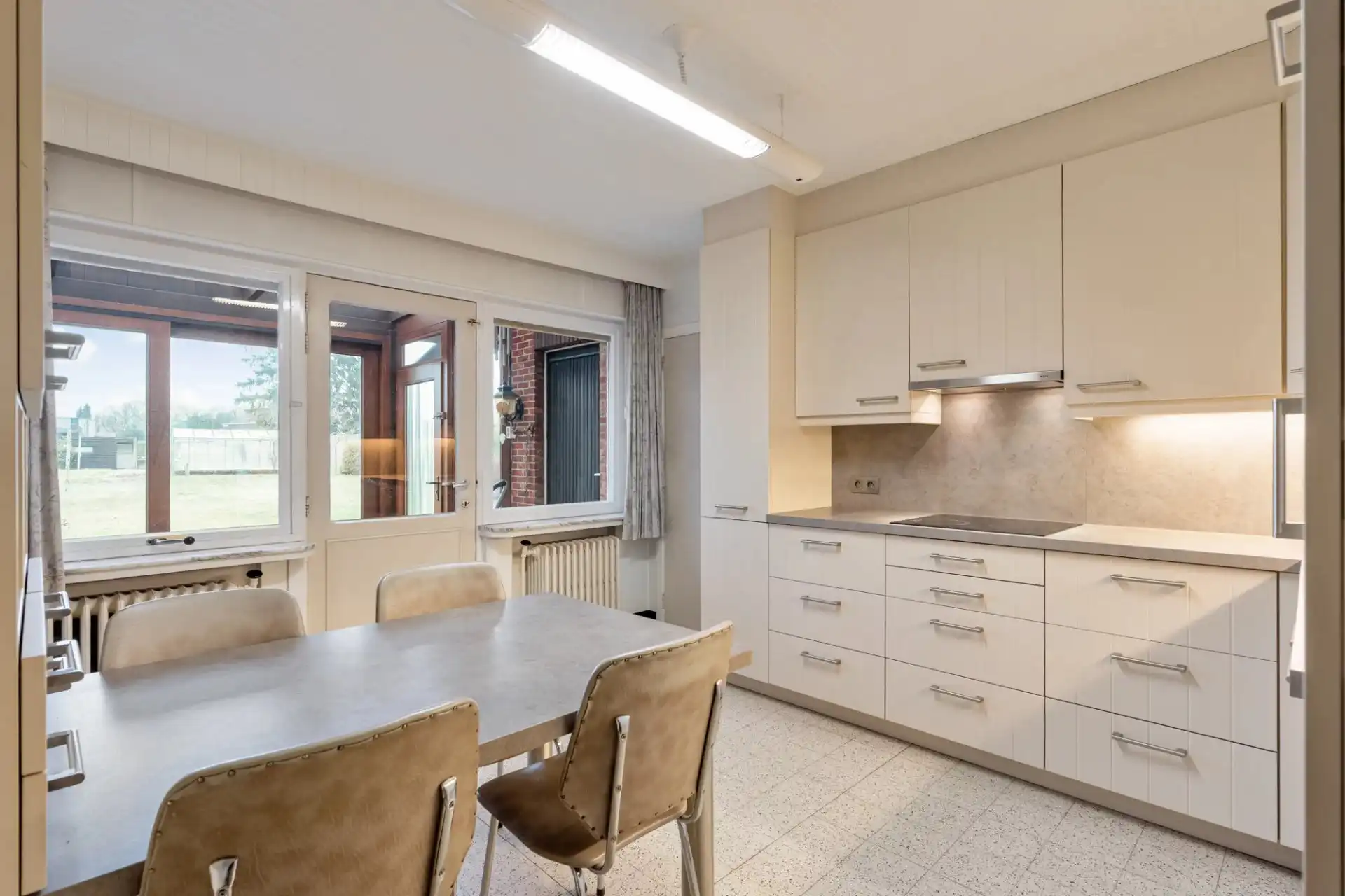 Gezinswoning op ruim perceel te Heusden foto 7