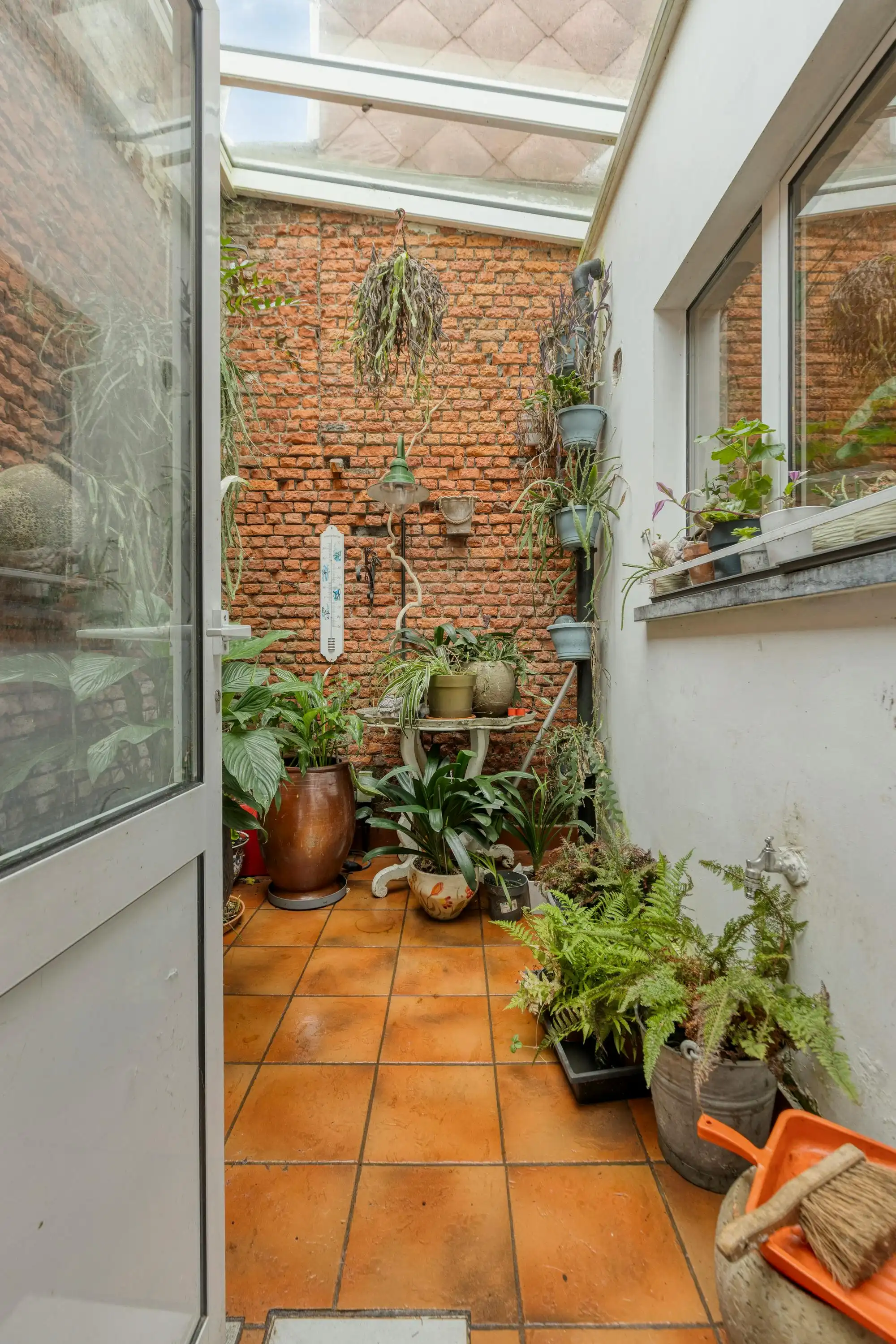 Te renoveren huis (175m²) in Deurne met terras  foto 9