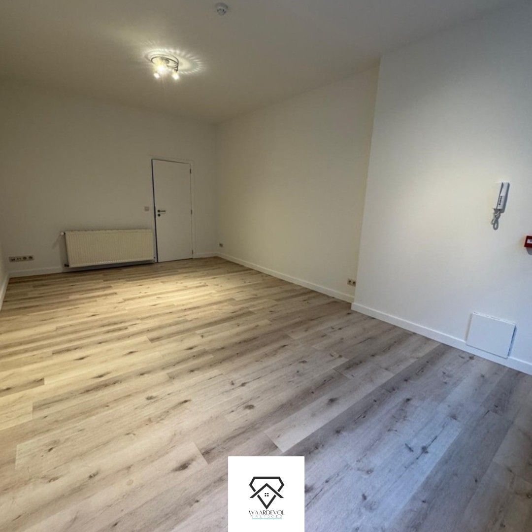 Instapklare stadswoning met 3 slaapkamers te koop foto {{pictureIndex}}