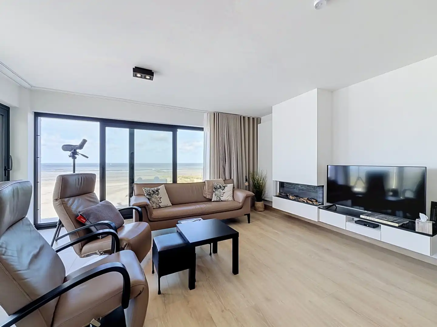Ruim hoekappartement met met frontaal zeezicht te Nieuwpoort-Bad foto 3