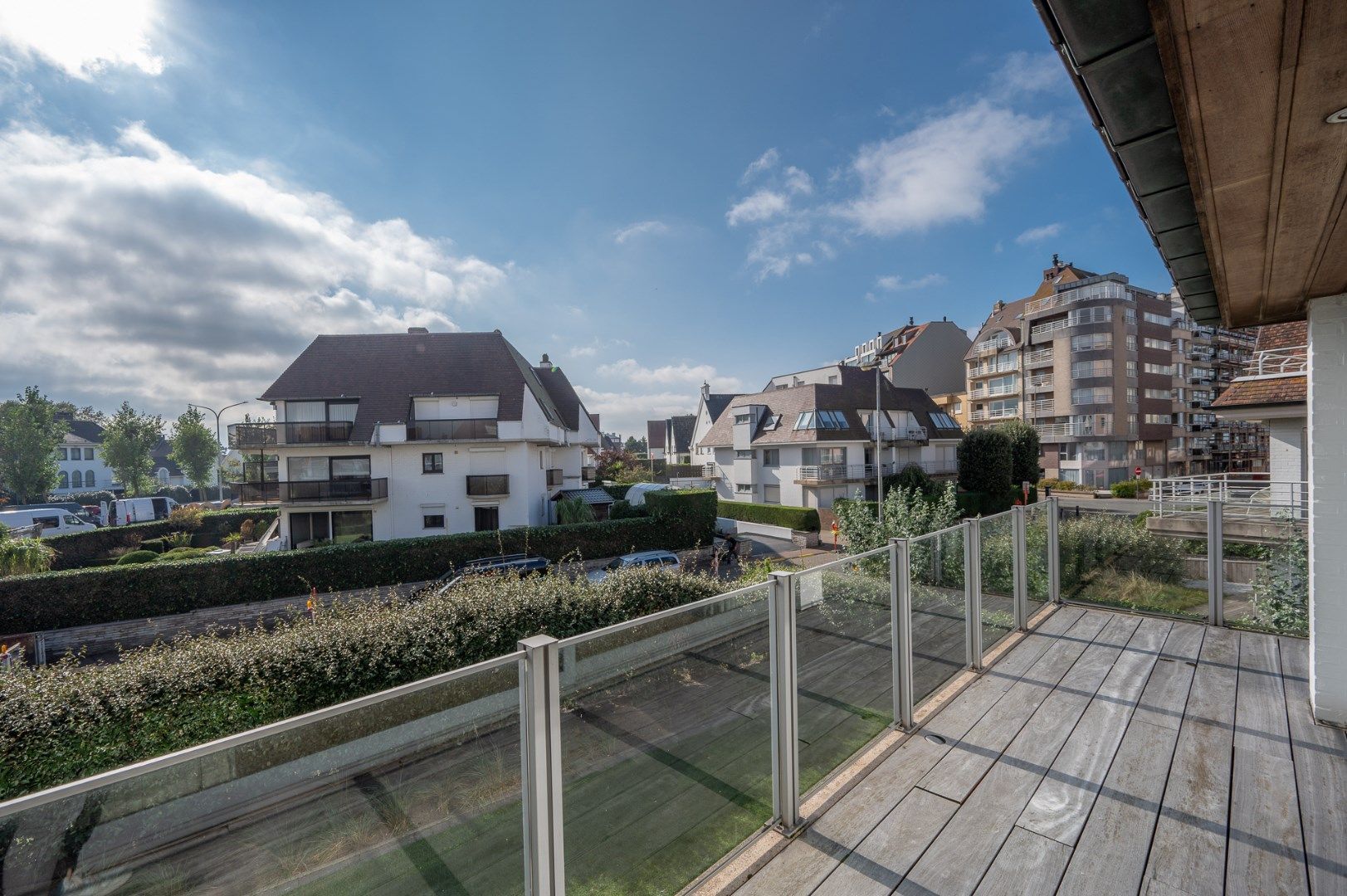 Zeer mooi  ruim hoekapp. met open zicht  in een kleine villa-residentie  vlakbij het Casino.  foto 28