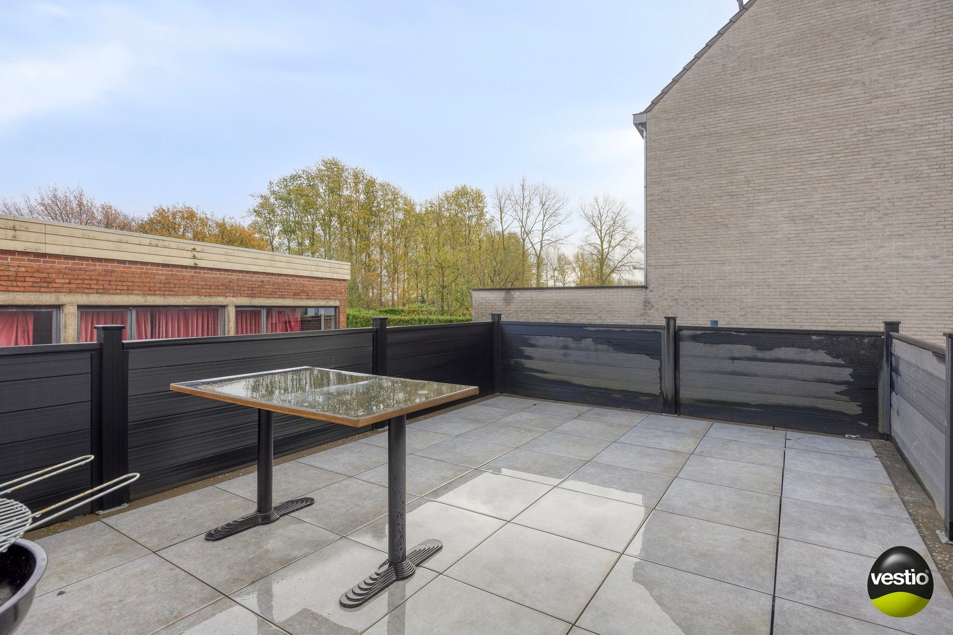 Handelshuis met absolute topligging en verhuurd bovenliggend appartement in hartje Alken. foto 14