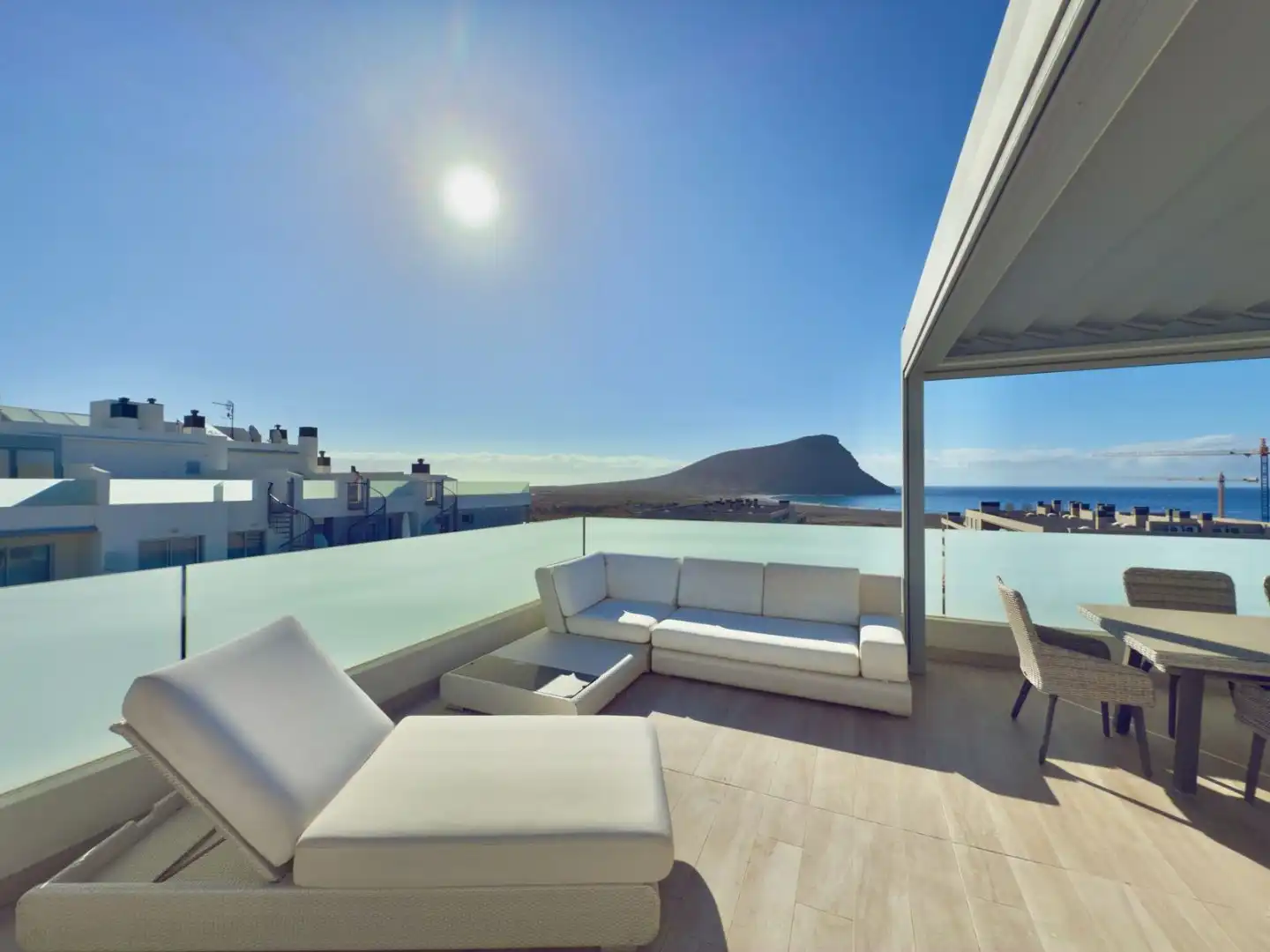 Elegante penthouse aan zee met privé dakterras in La Tejita foto 9