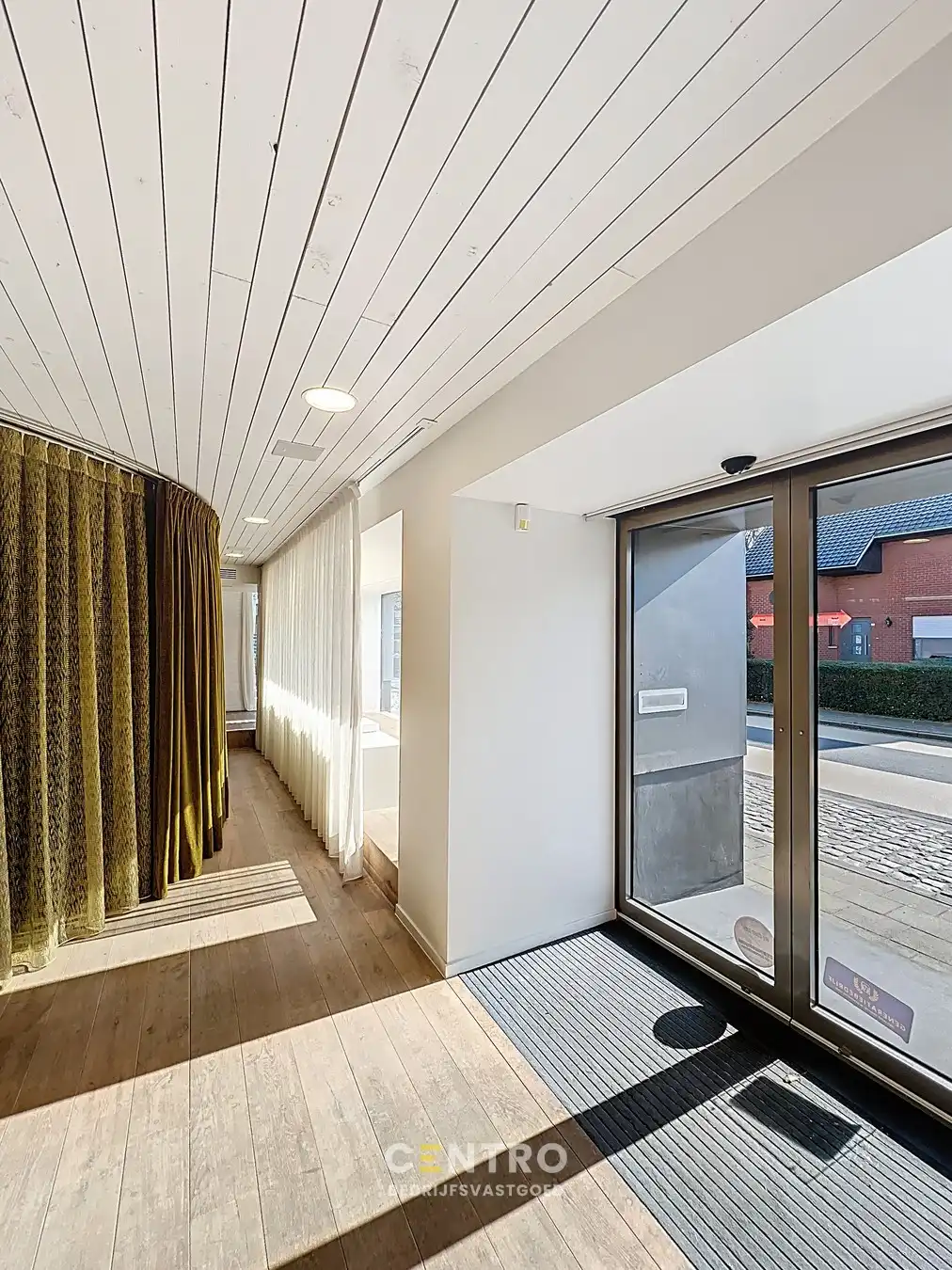 Luxueuze woning (4 slpks) + ruime showroom (of winkel, praktijkruimte, diensten, vrij beroep,...) met kantoor te Hooglede! foto 35