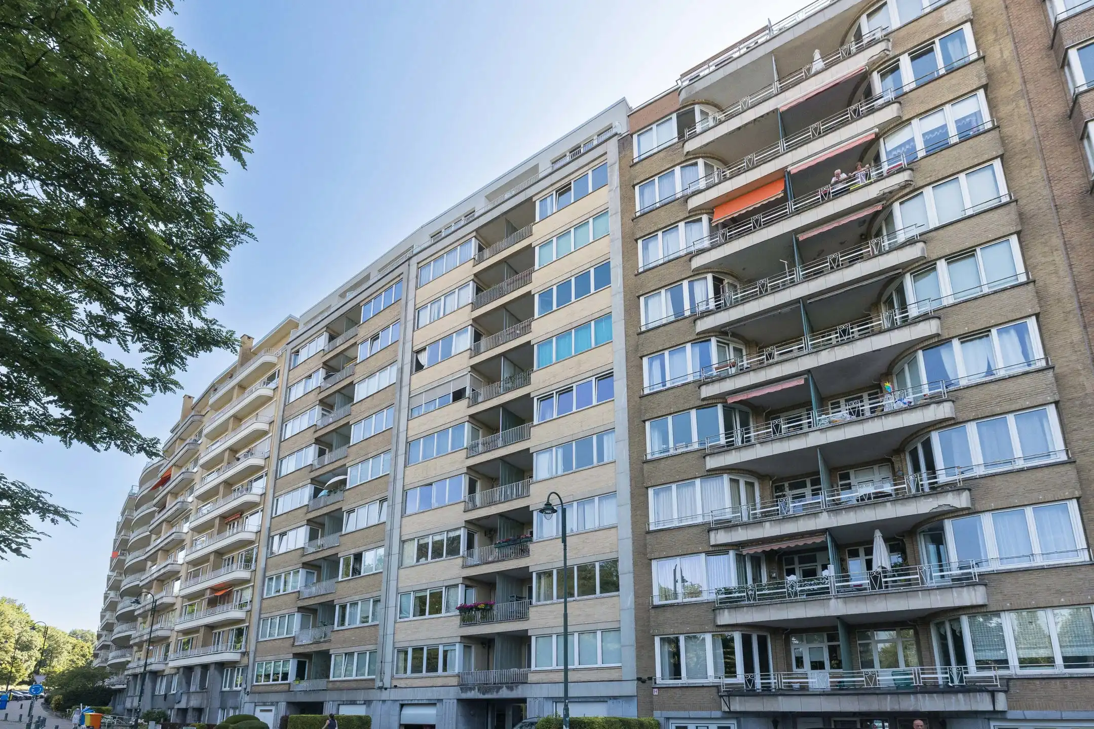 Appartement met 2 slaapkamers en terras – Te renoveren foto 3