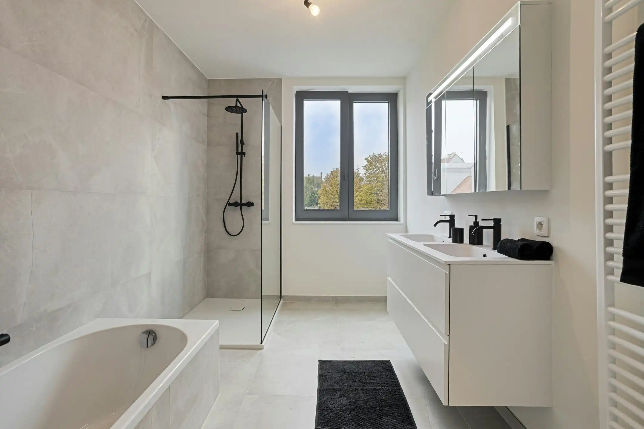 Stijlvol huis te centrum Brugge met 3 slaapkamers en garage foto 10