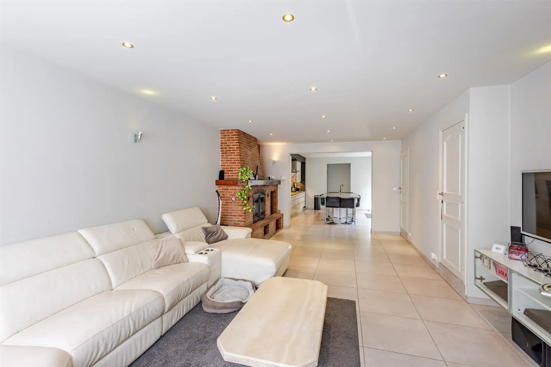 Woning met 4 slaapkamers én magazijn op toplocatie foto 4