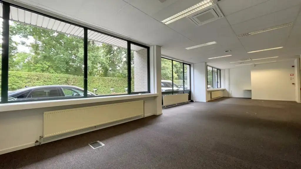 Instapklaar gelijkvloers kantoor vlakbij N171 te Kontich foto 4
