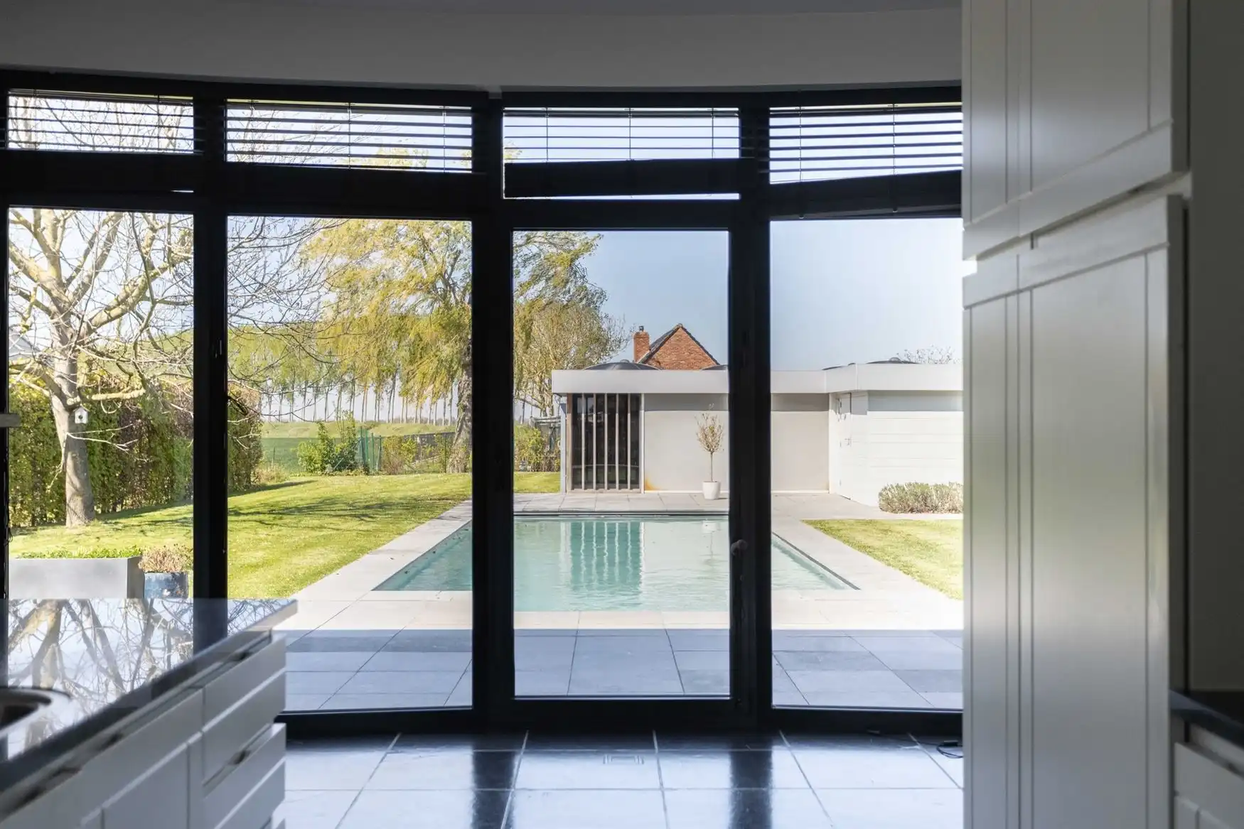 Exclusieve villa met bedrijfsgebouwen op toplocatie in Sint-Laureins foto 13