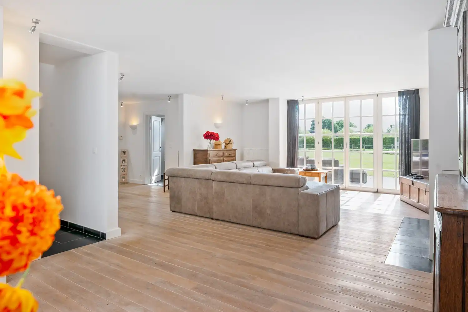Gerenoveerde villa met bijgebouw en vijver op een perceel van 1,8 ha te Putte foto 4