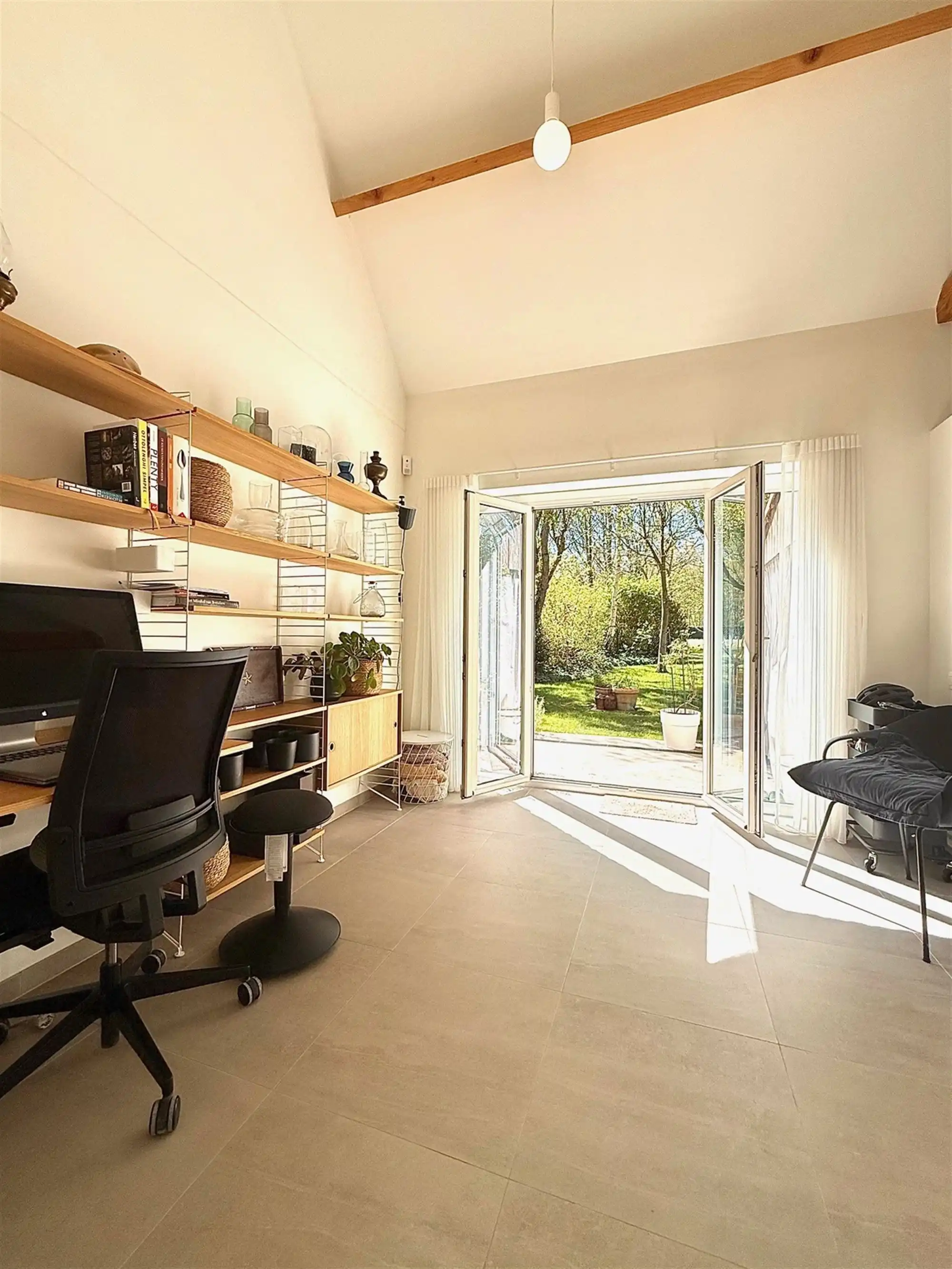 Instapklare charmante DORPSWONING met 3 slpks, 2 badks en tuin foto 9