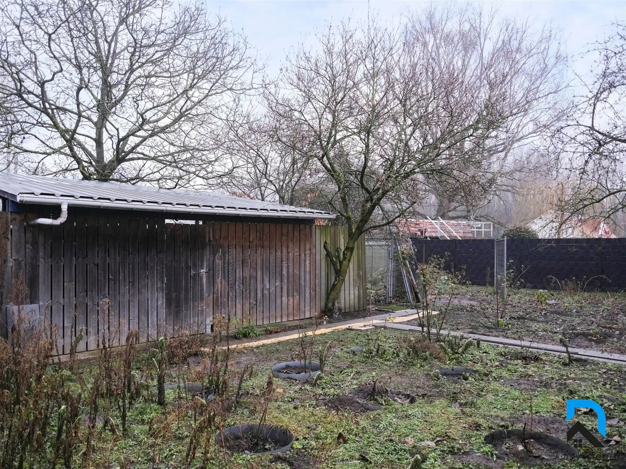 Ruime woning met prachtige tuin foto 41