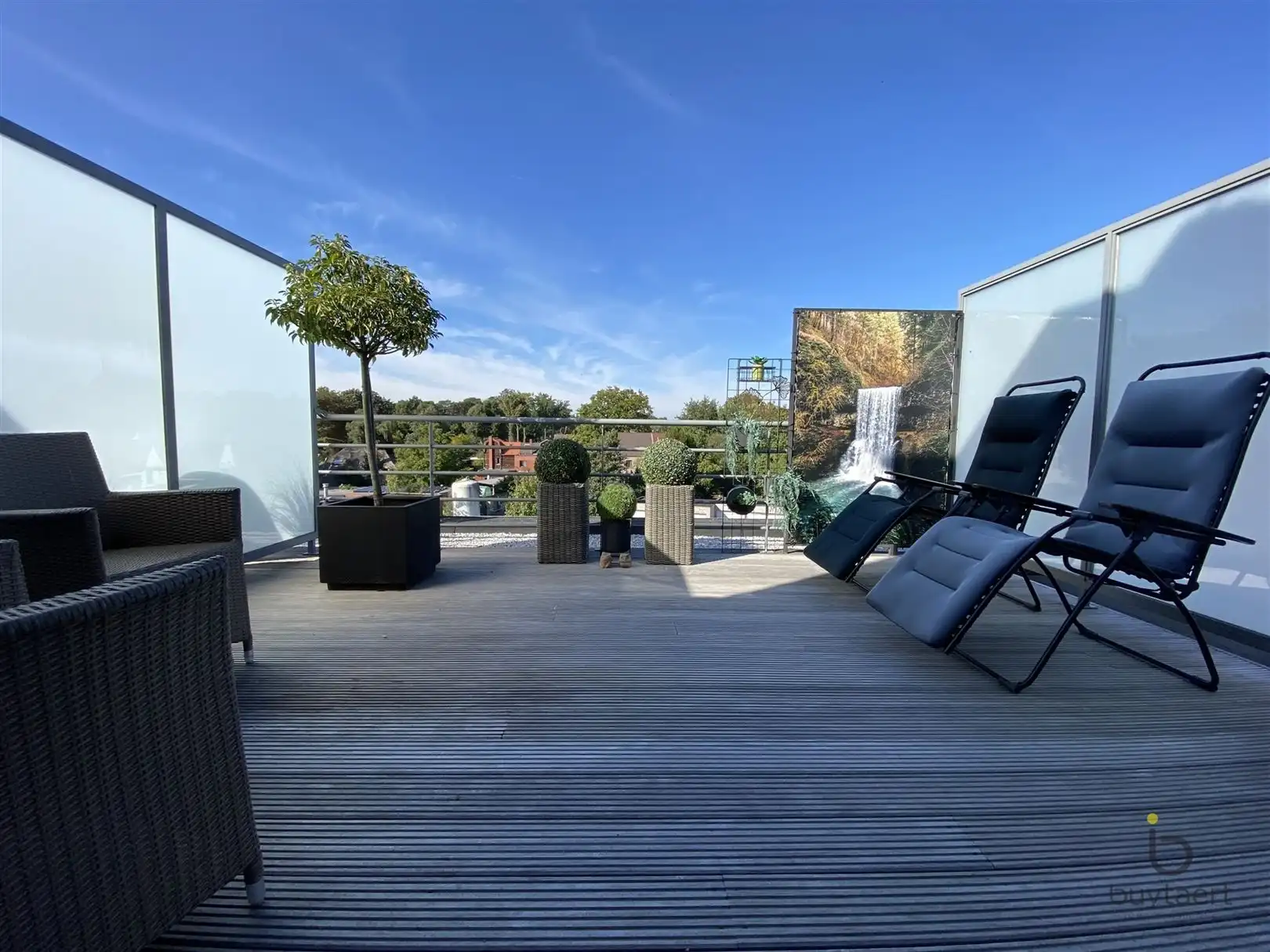 Duplex appartement met drie slaapkamers en prachtig terras te Schilde. foto 2