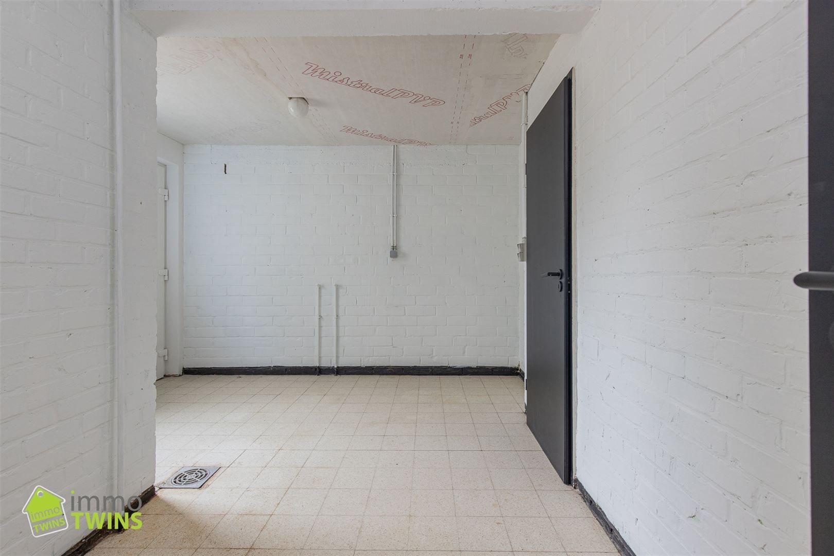 Ruime, stijlvol gerenoveerde woning met garage en oprit foto 27