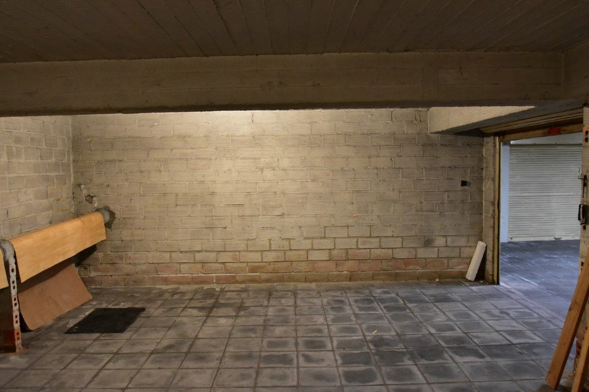 Afgesloten autobox, vlakbij Casinoplein foto 8