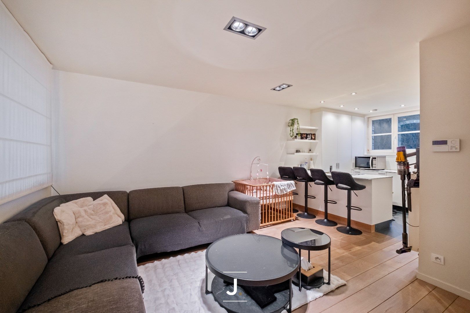 Charmante instapklare burgerwoning op de markt van Heule: een perfecte starterswoning of investering! foto 9