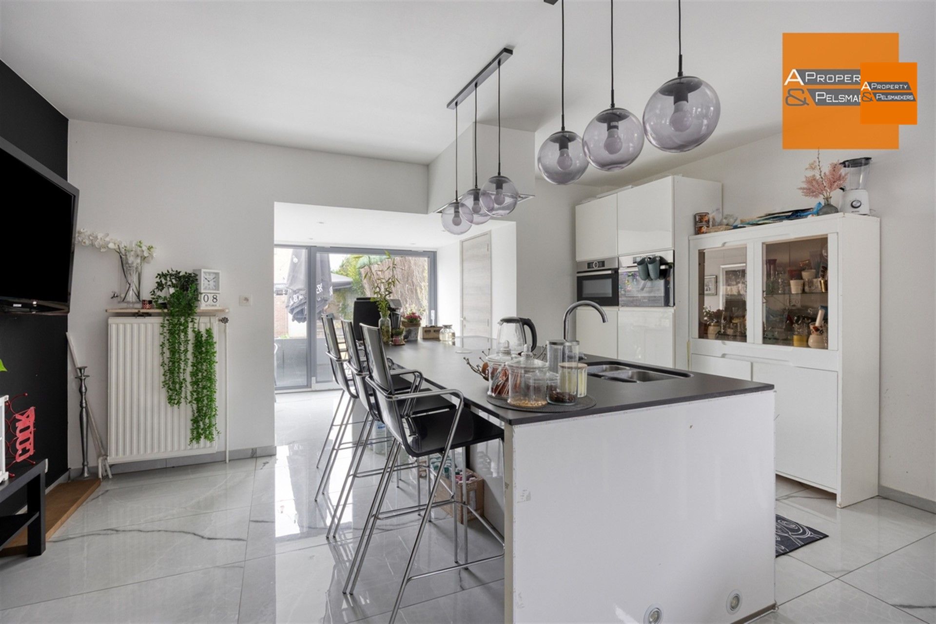 Gezinswoning met 3 à 4 kamers , tuin en garage foto 10