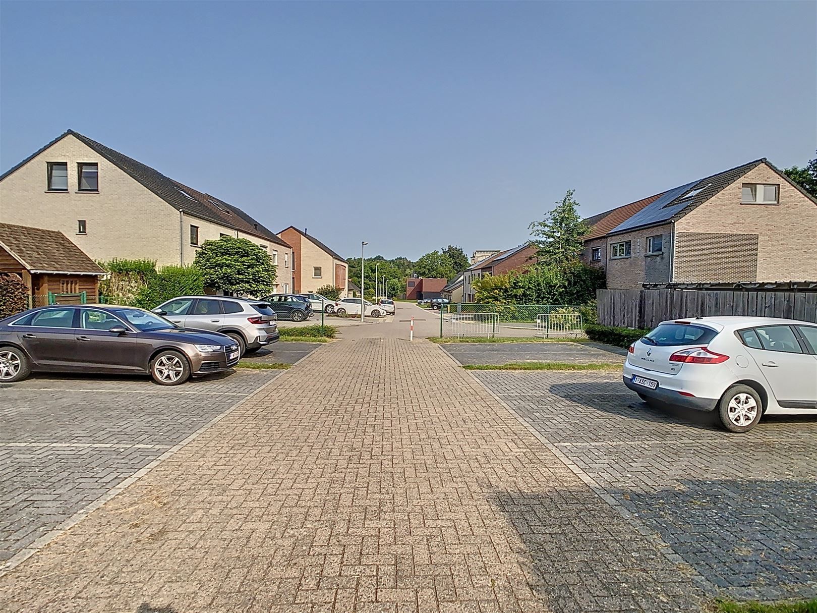 Ruim duplex app met terras, 3 slpks, parkeerplaats foto 8