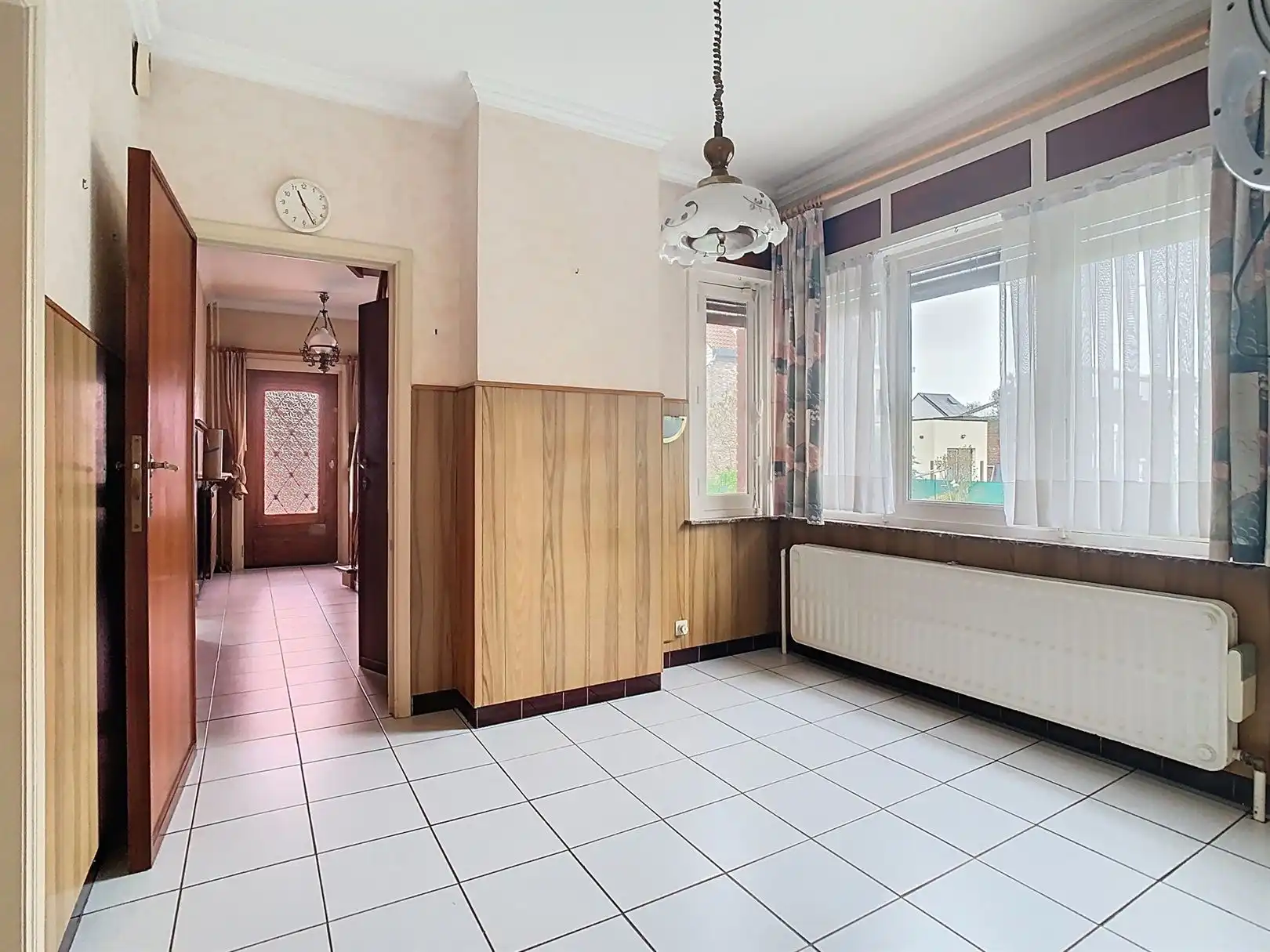 Mooi te renoveren 3-gevel woning!! foto 4