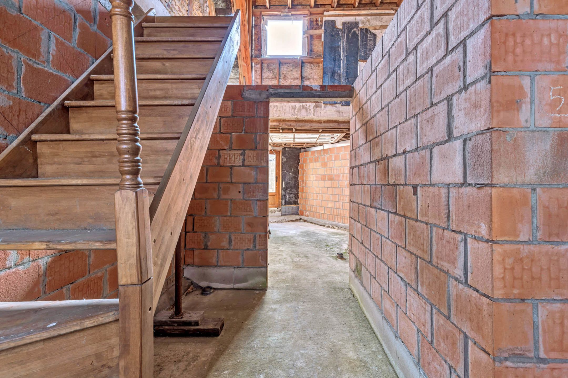 Te renoveren woning op strategische locatie te Ninove foto 7