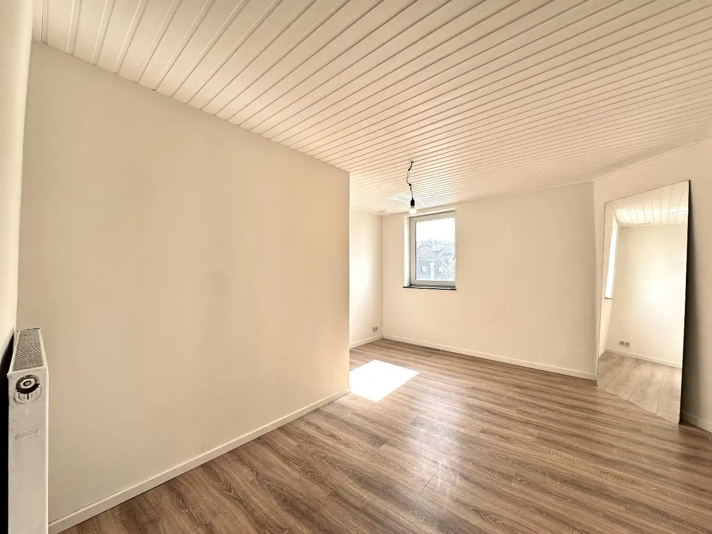 Volledig gerenoveerde woning met 2 slaapkamers en zonnige koer op gunstige ligging in Tongeren foto 12