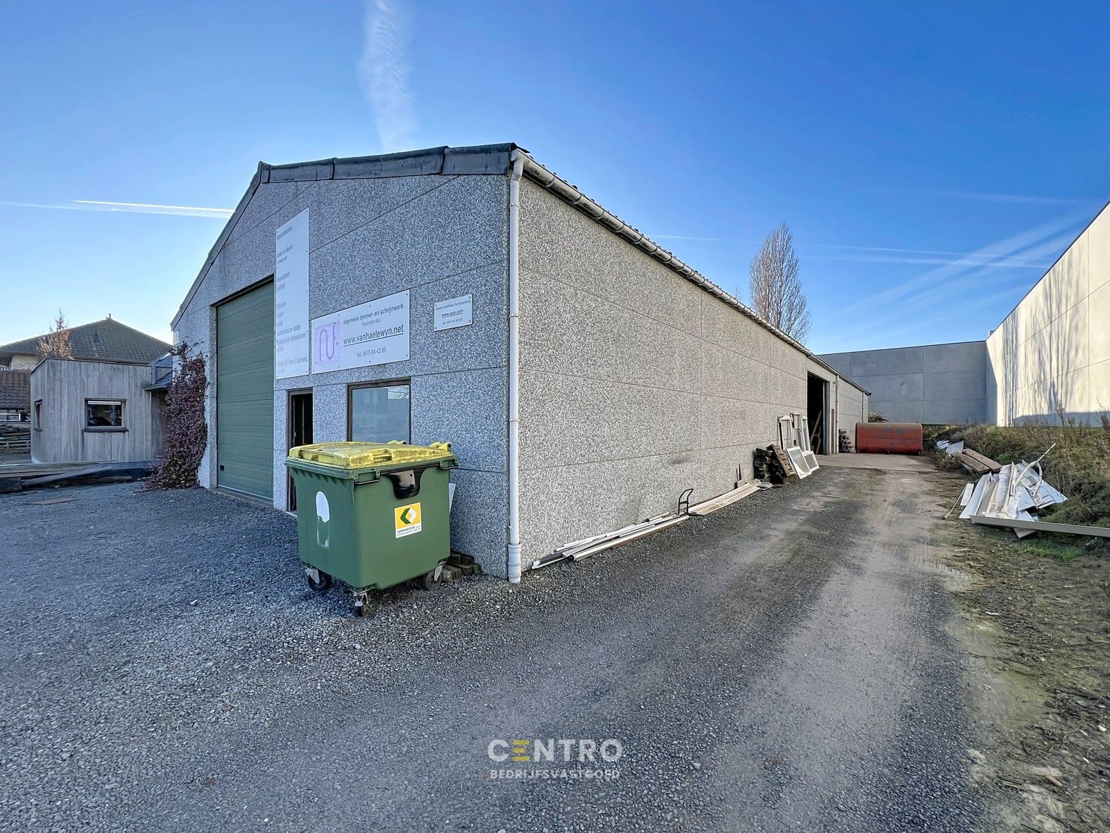 Zeldzame opportuniteit: LOODS/ATELIER 516 m² + ruime ALLEENSTAANDE woning 250 m² op rustig bedrijventerrein vlakbij Roeselare (EPC: A) ! foto 2